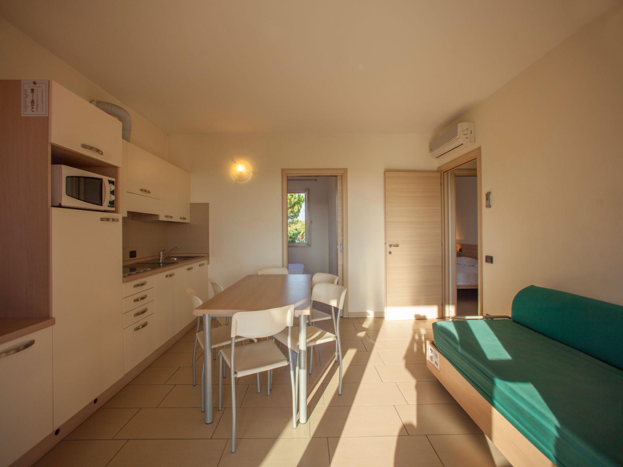 Photo 22 - 2 bedroom Apartment in Sirmione with swimming pool and garden