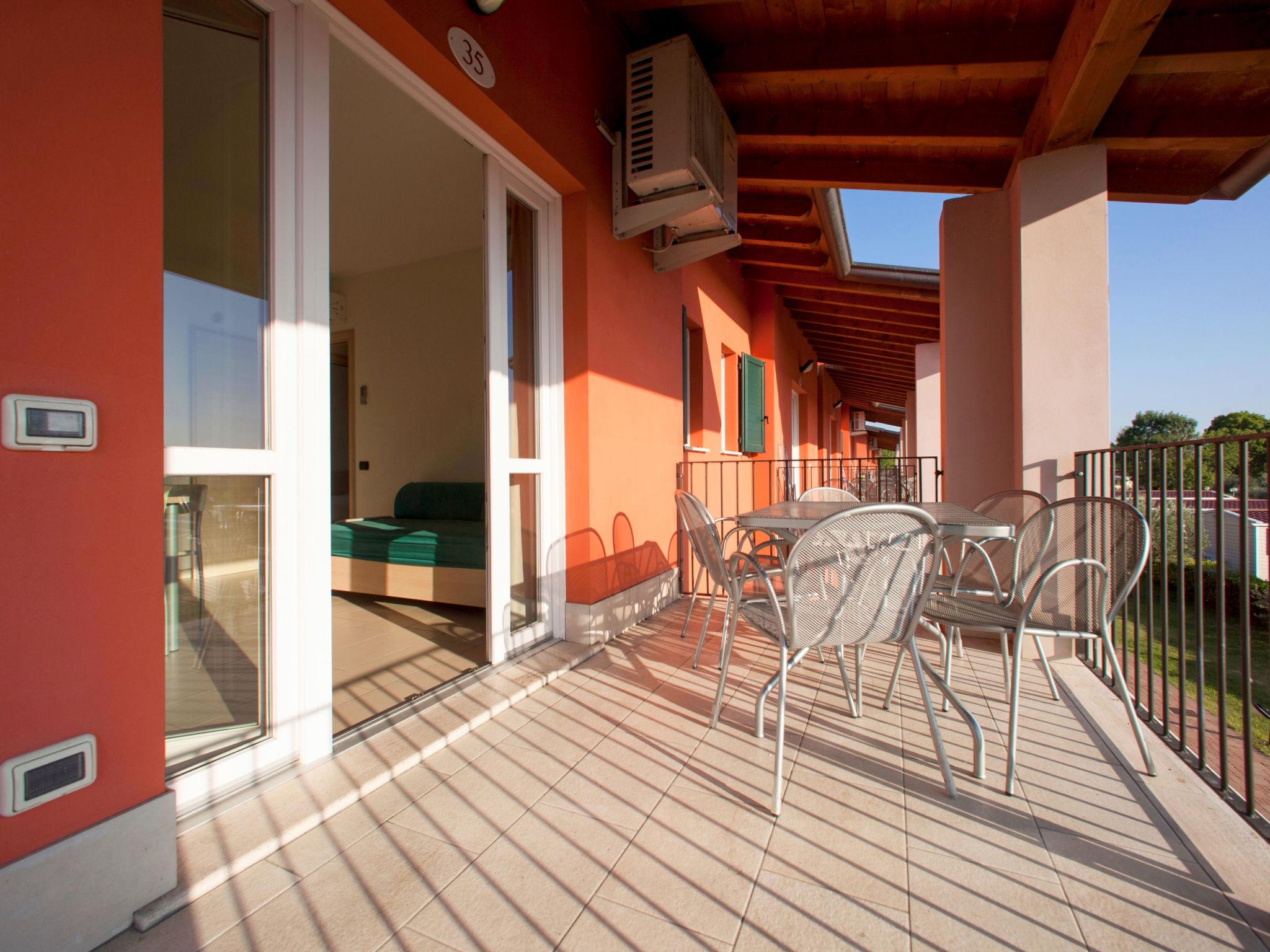 Photo 4 - 2 bedroom Apartment in Sirmione with swimming pool and mountain view