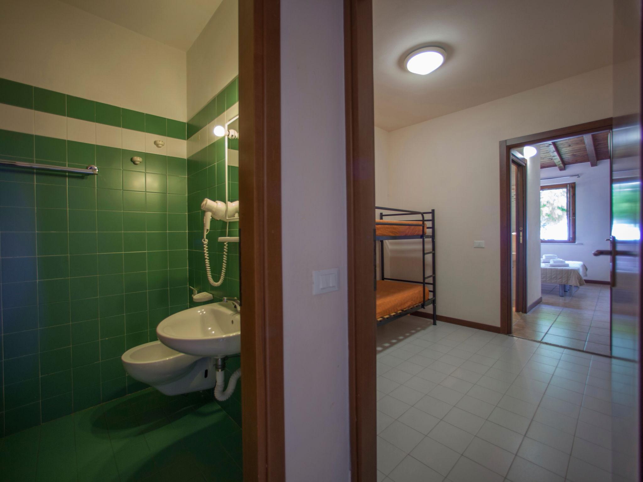 Foto 15 - Apartamento de 2 quartos em Sirmione com piscina e jardim