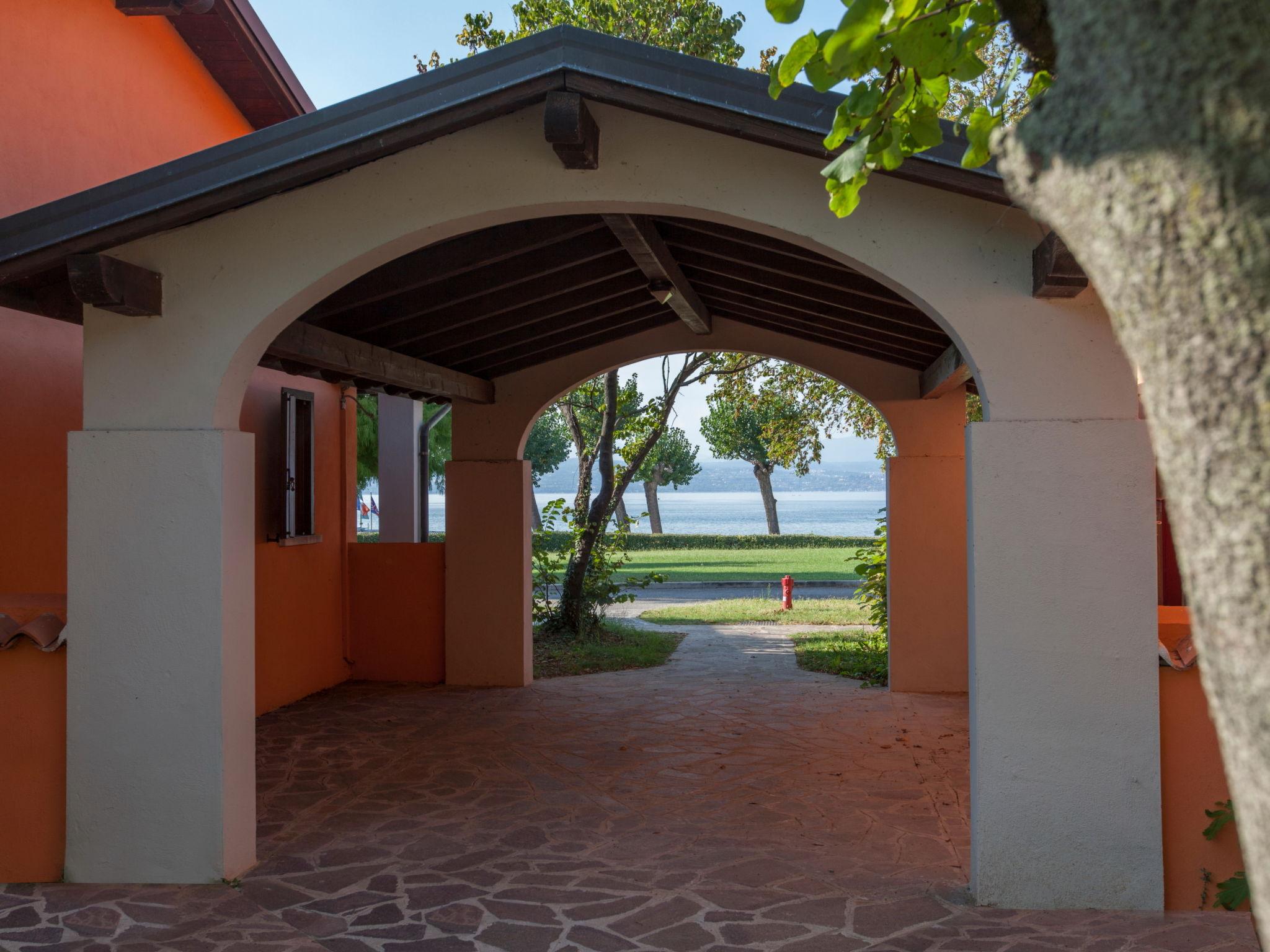 Photo 47 - Appartement de 2 chambres à Sirmione avec piscine et vues sur la montagne