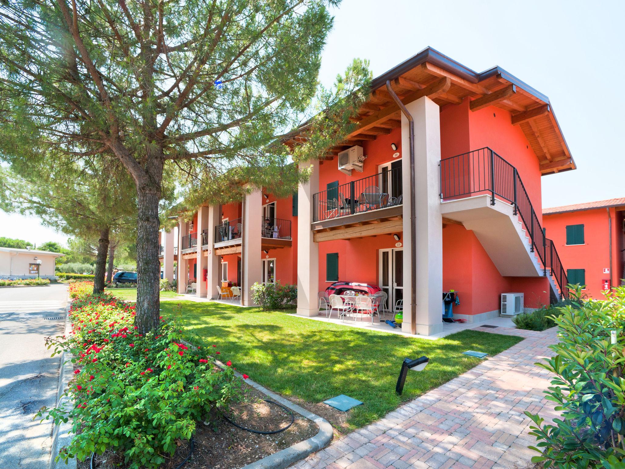 Foto 3 - Apartamento de 2 habitaciones en Sirmione con piscina y vistas a la montaña