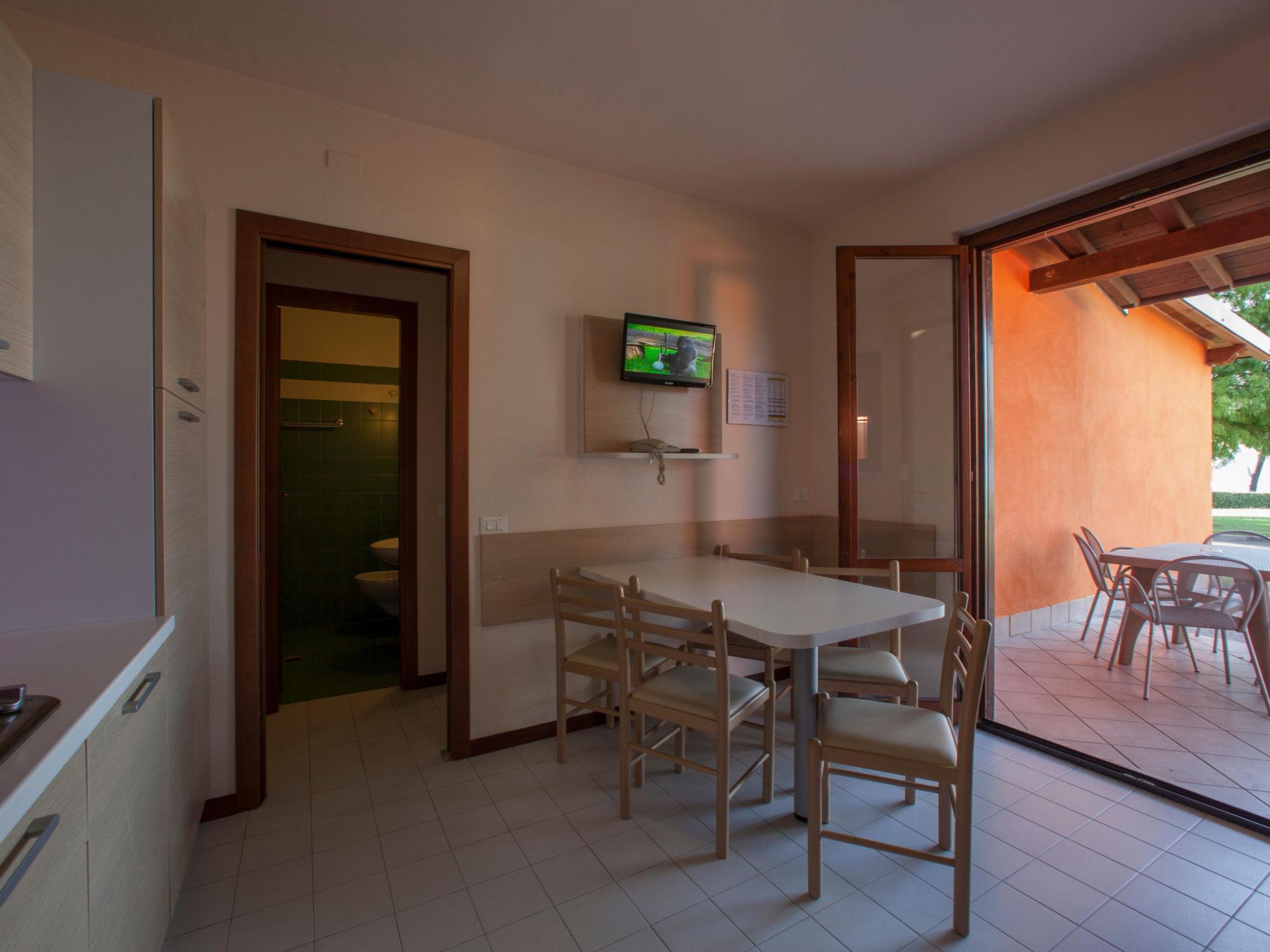 Foto 7 - Apartamento de 2 quartos em Sirmione com piscina e jardim