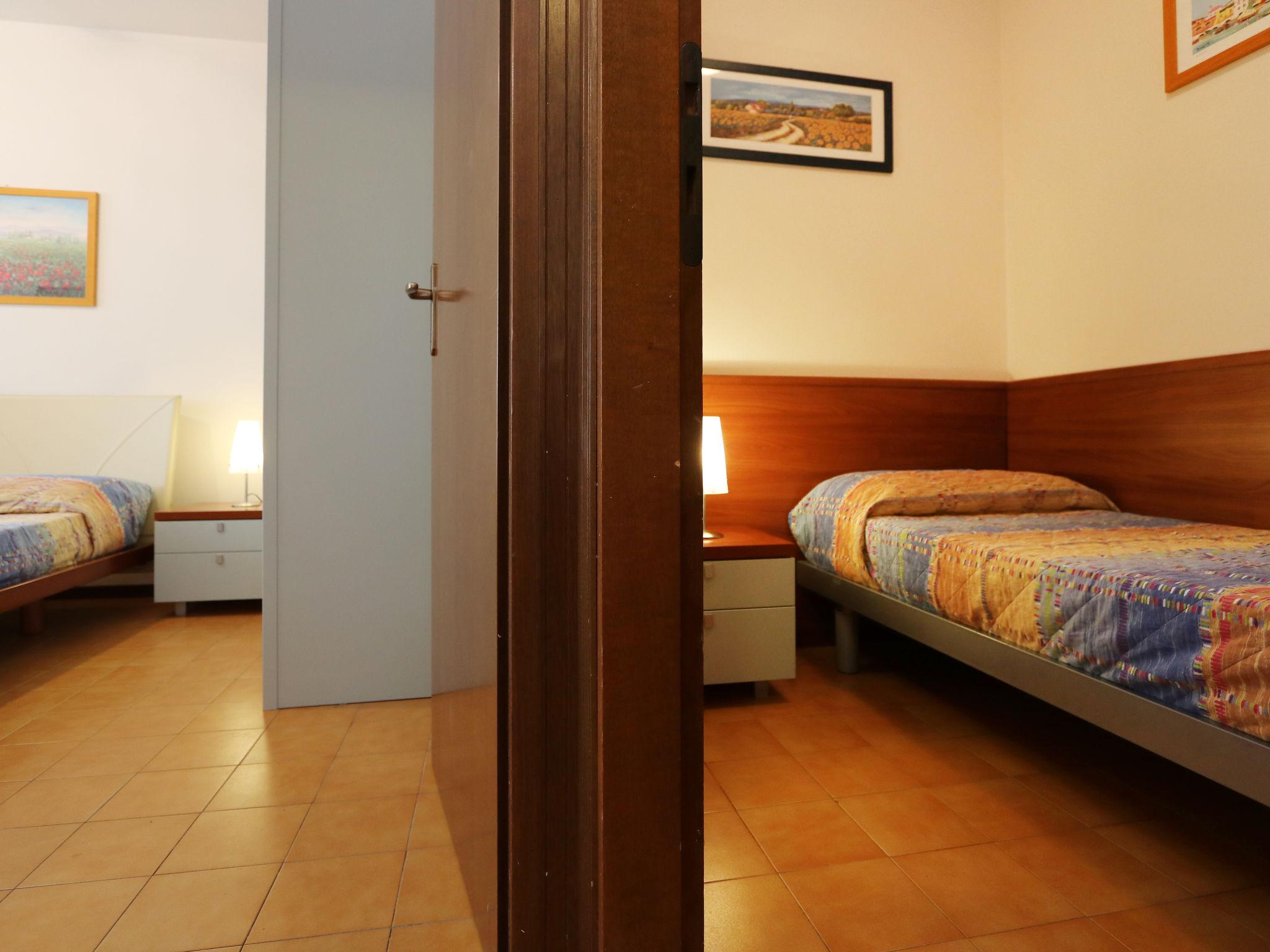 Foto 8 - Apartment mit 2 Schlafzimmern in San Michele al Tagliamento mit schwimmbad und blick aufs meer
