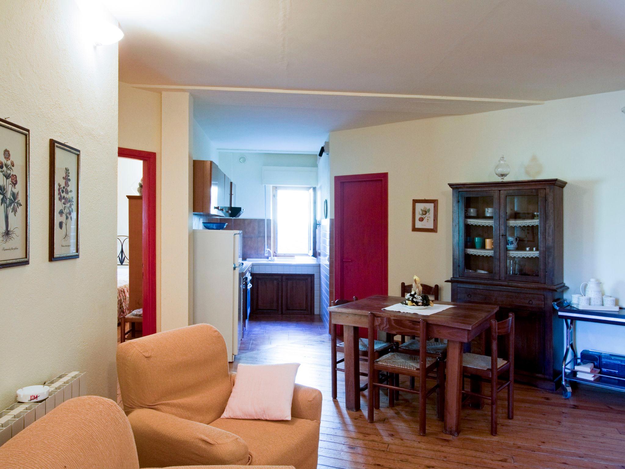 Photo 9 - 2 bedroom Apartment in Paciano with swimming pool and garden