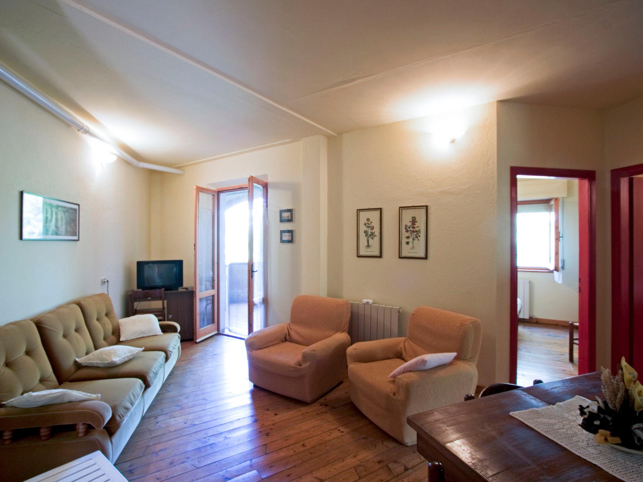 Foto 8 - Appartamento con 2 camere da letto a Paciano con piscina e vista sulle montagne