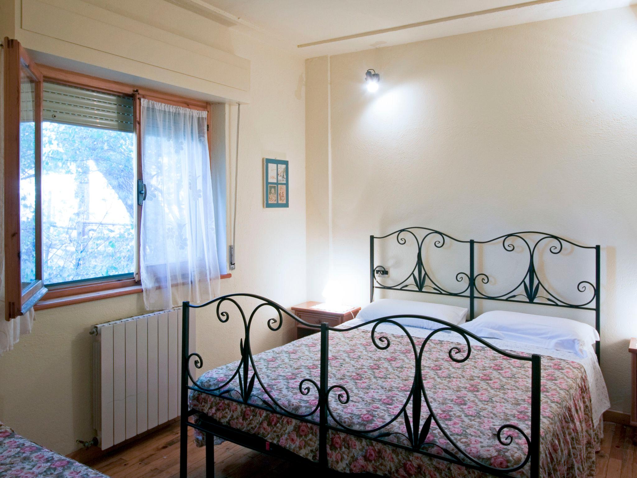 Foto 15 - Appartamento con 2 camere da letto a Paciano con piscina e vista sulle montagne