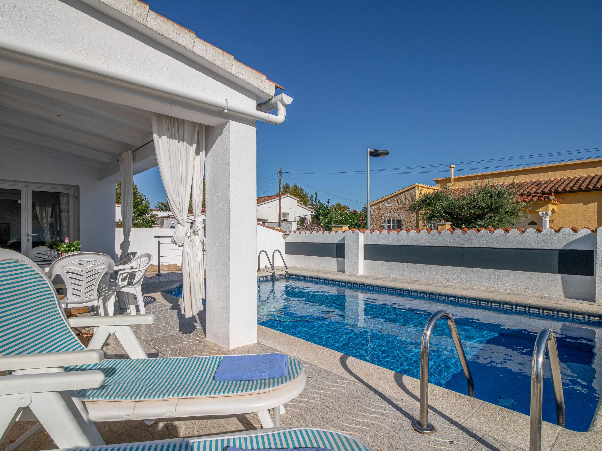 Foto 17 - Casa de 3 quartos em Castelló d'Empúries com piscina privada e vistas do mar