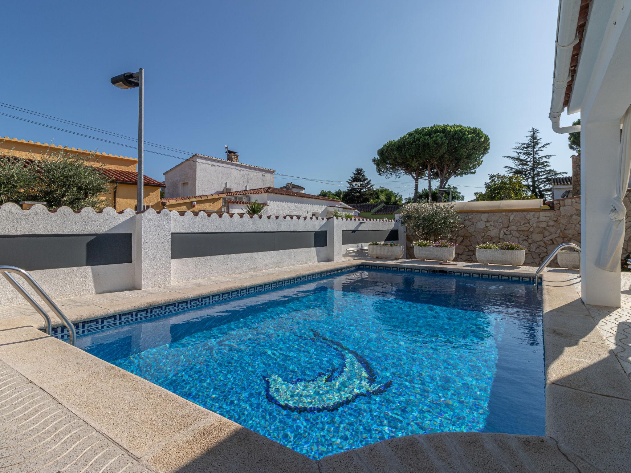 Foto 19 - Haus mit 3 Schlafzimmern in Castelló d'Empúries mit privater pool und blick aufs meer