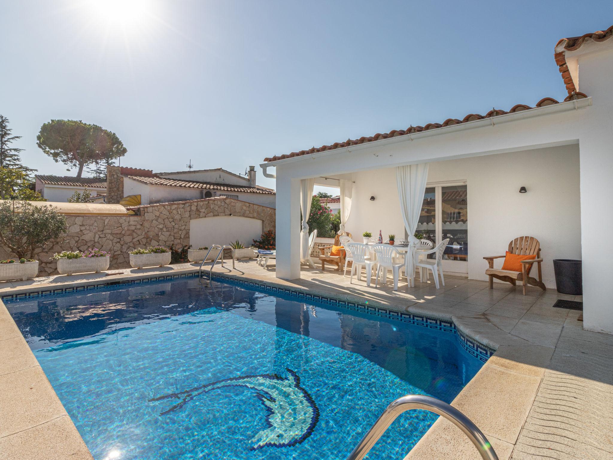 Foto 1 - Haus mit 3 Schlafzimmern in Castelló d'Empúries mit privater pool und blick aufs meer