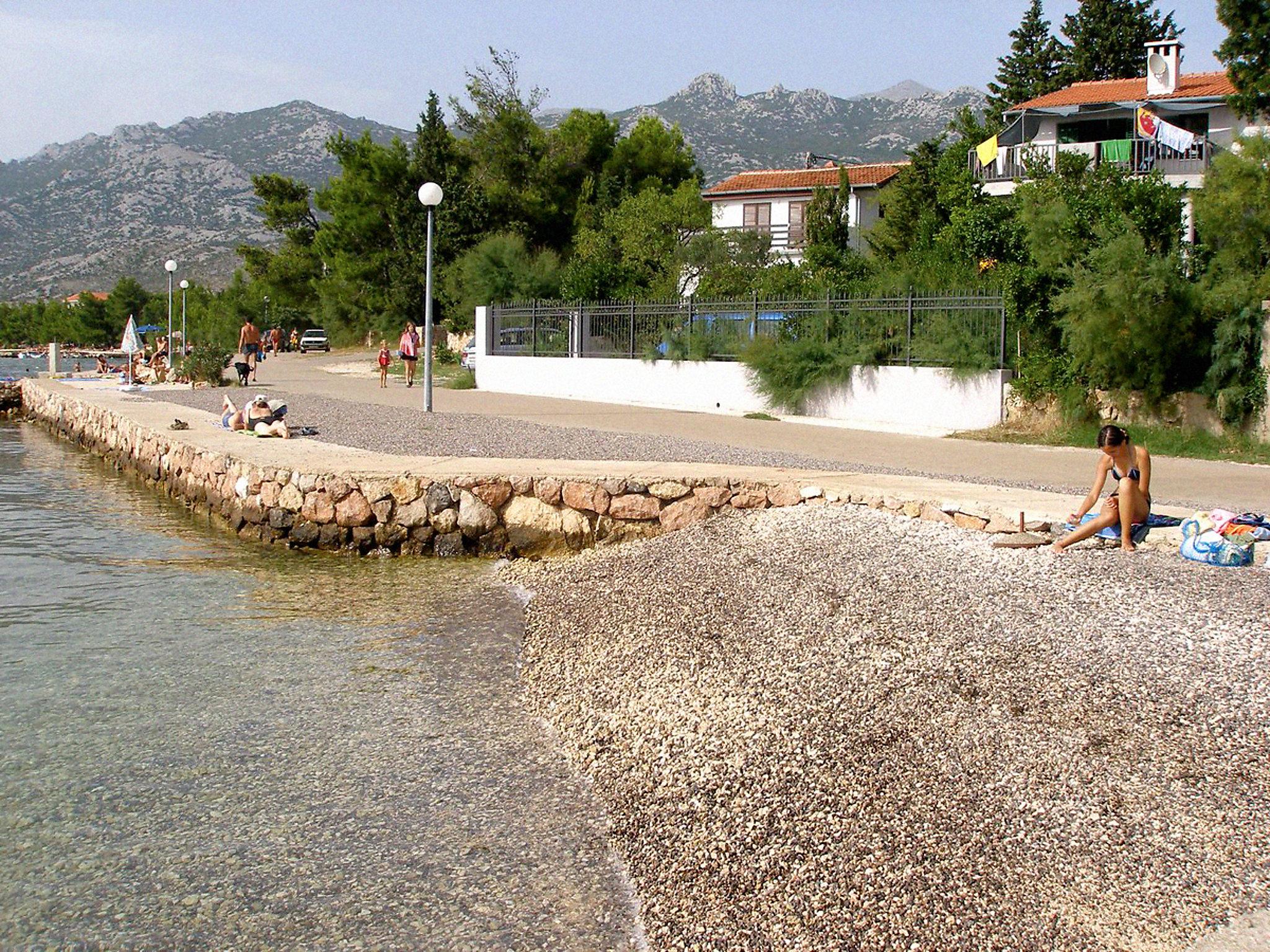 Photo 1 - Maison de 2 chambres à Jasenice avec jardin et vues à la mer