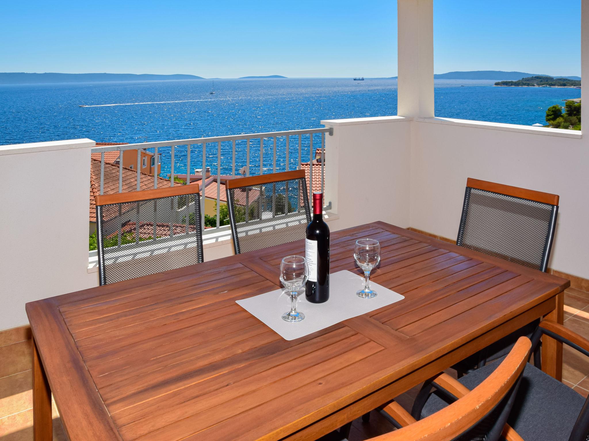 Photo 1 - Appartement de 3 chambres à Okrug avec terrasse et vues à la mer