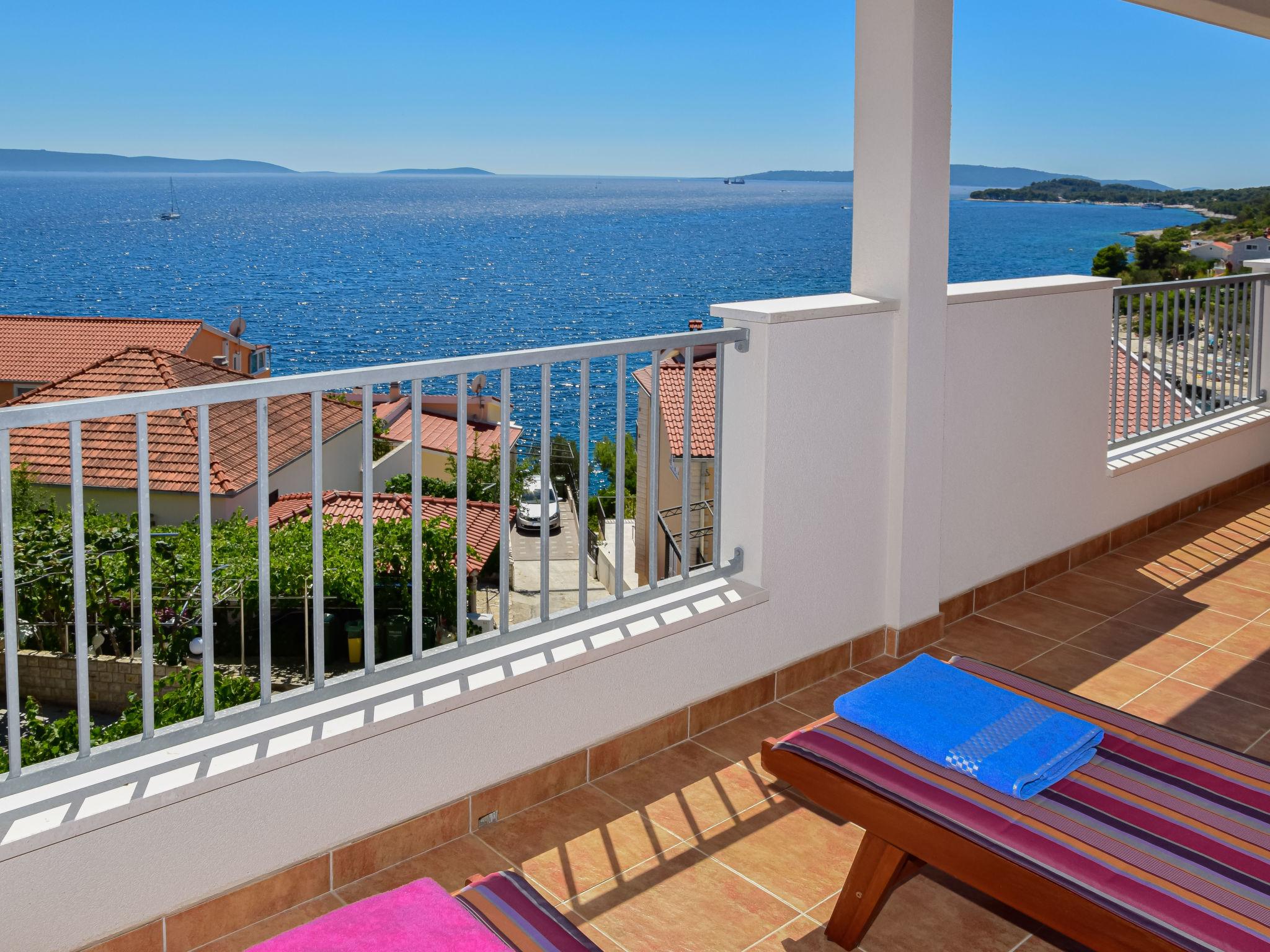 Foto 4 - Apartamento de 3 quartos em Okrug com terraço e vistas do mar