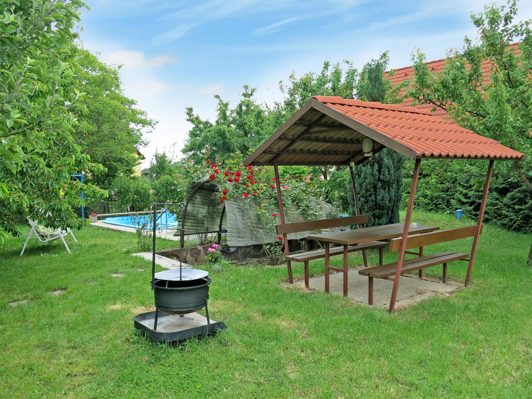 Foto 17 - Casa con 3 camere da letto a Balatonalmádi con piscina privata e giardino