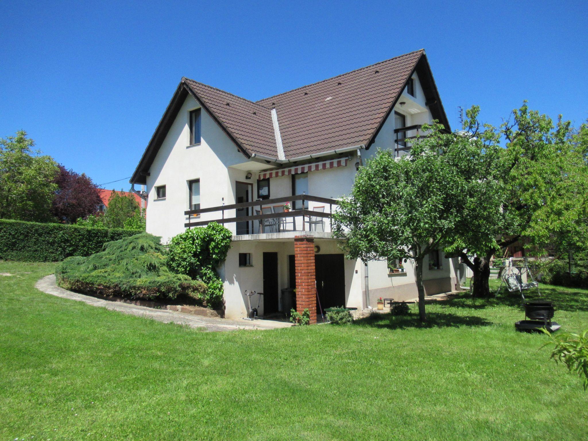 Foto 1 - Casa de 3 habitaciones en Balatonalmádi con piscina privada y jardín