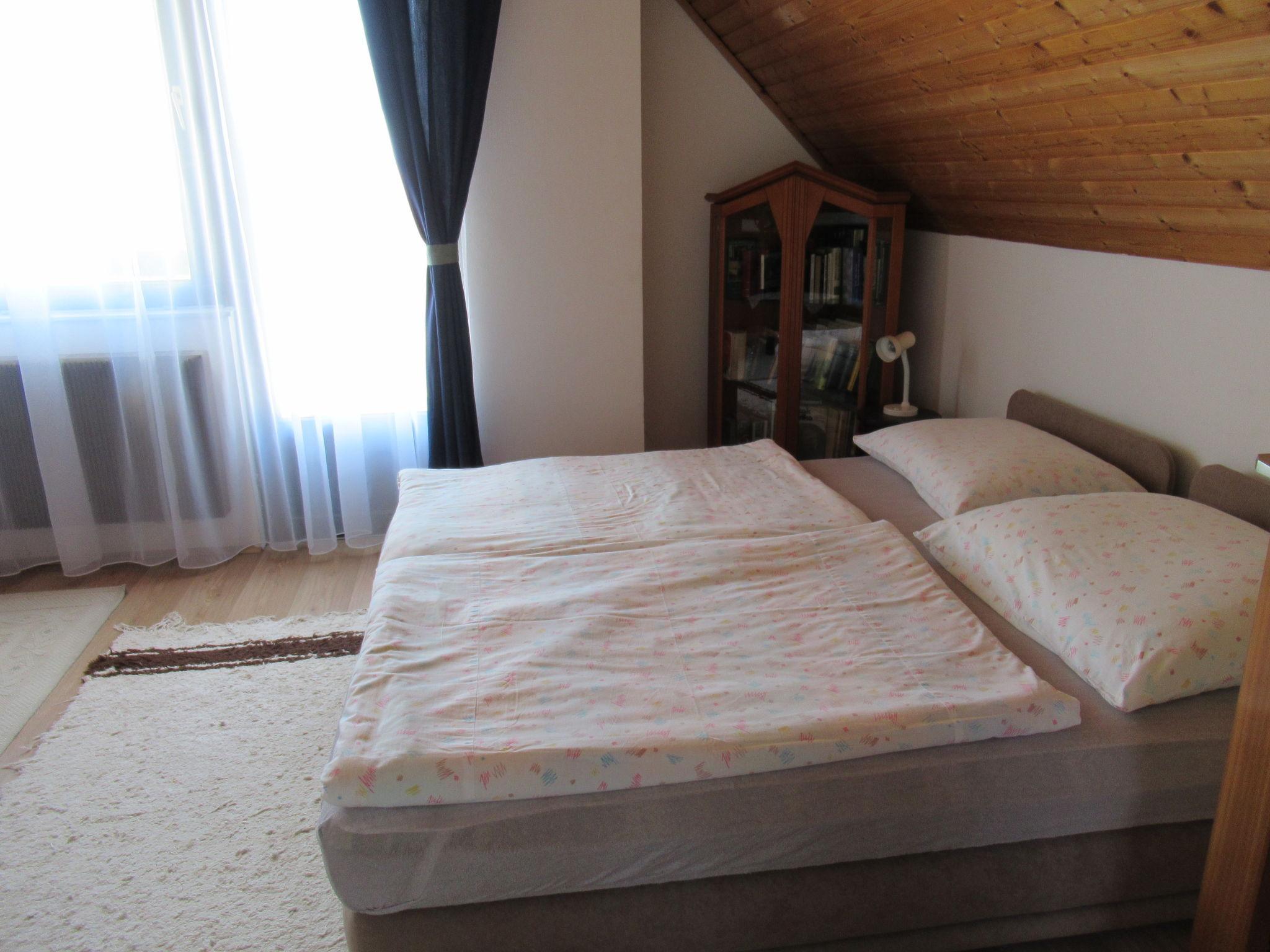 Foto 10 - Casa con 3 camere da letto a Balatonalmádi con piscina privata e vista sulle montagne