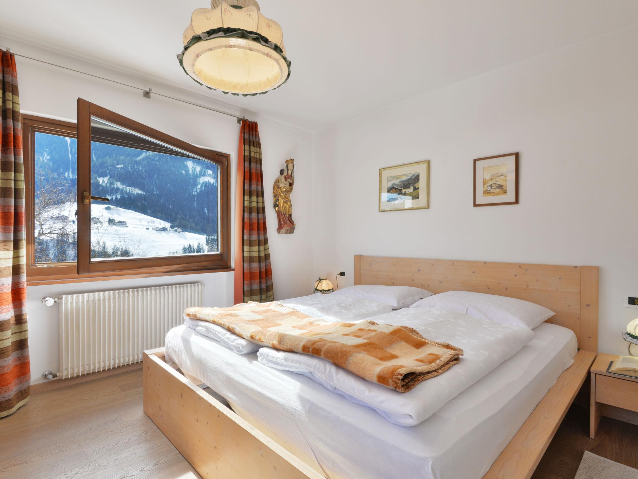 Foto 15 - Appartamento con 2 camere da letto a Ortisei con giardino e vista sulle montagne