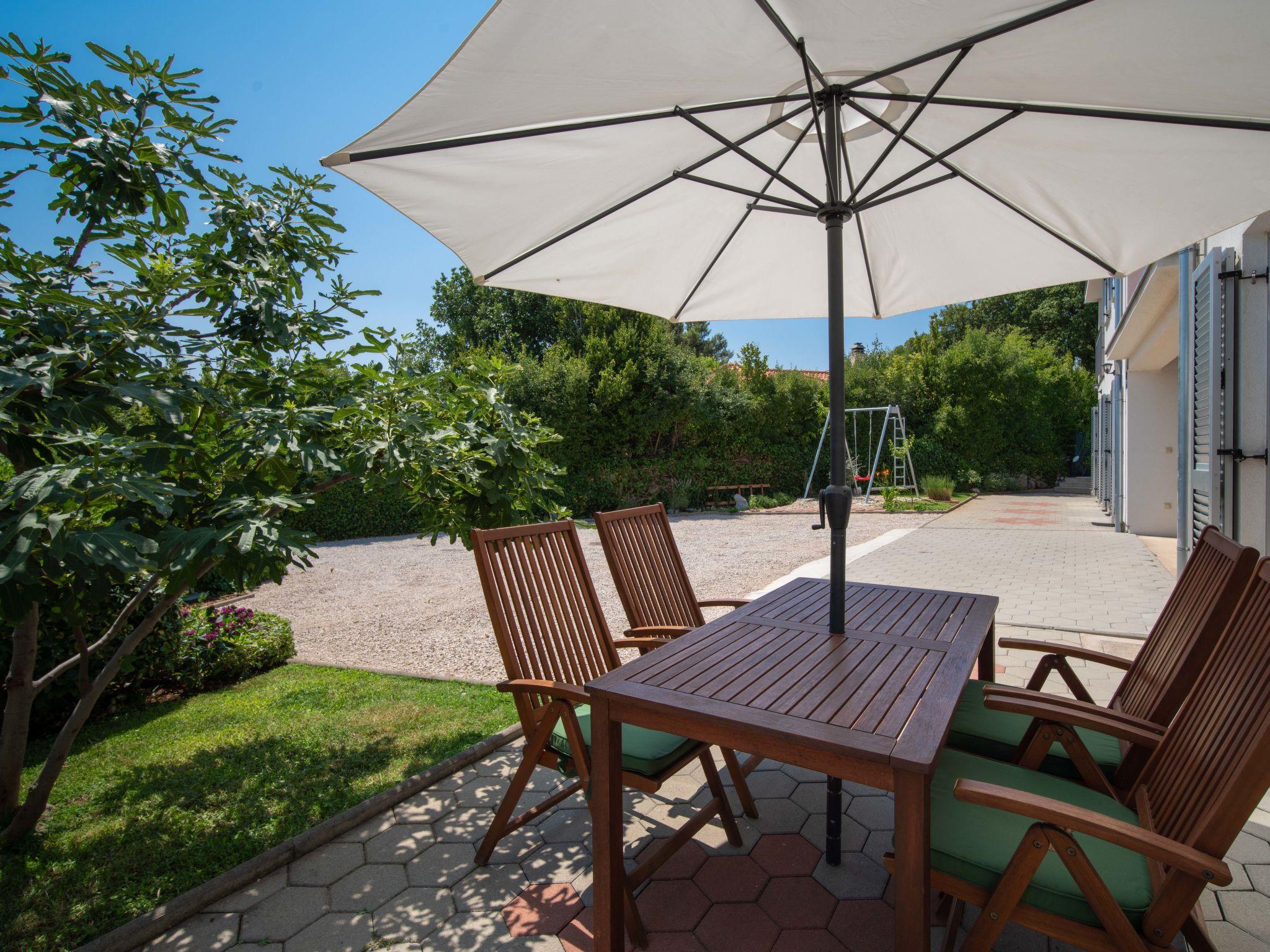 Photo 6 - Maison de 6 chambres à Krk avec piscine privée et jardin