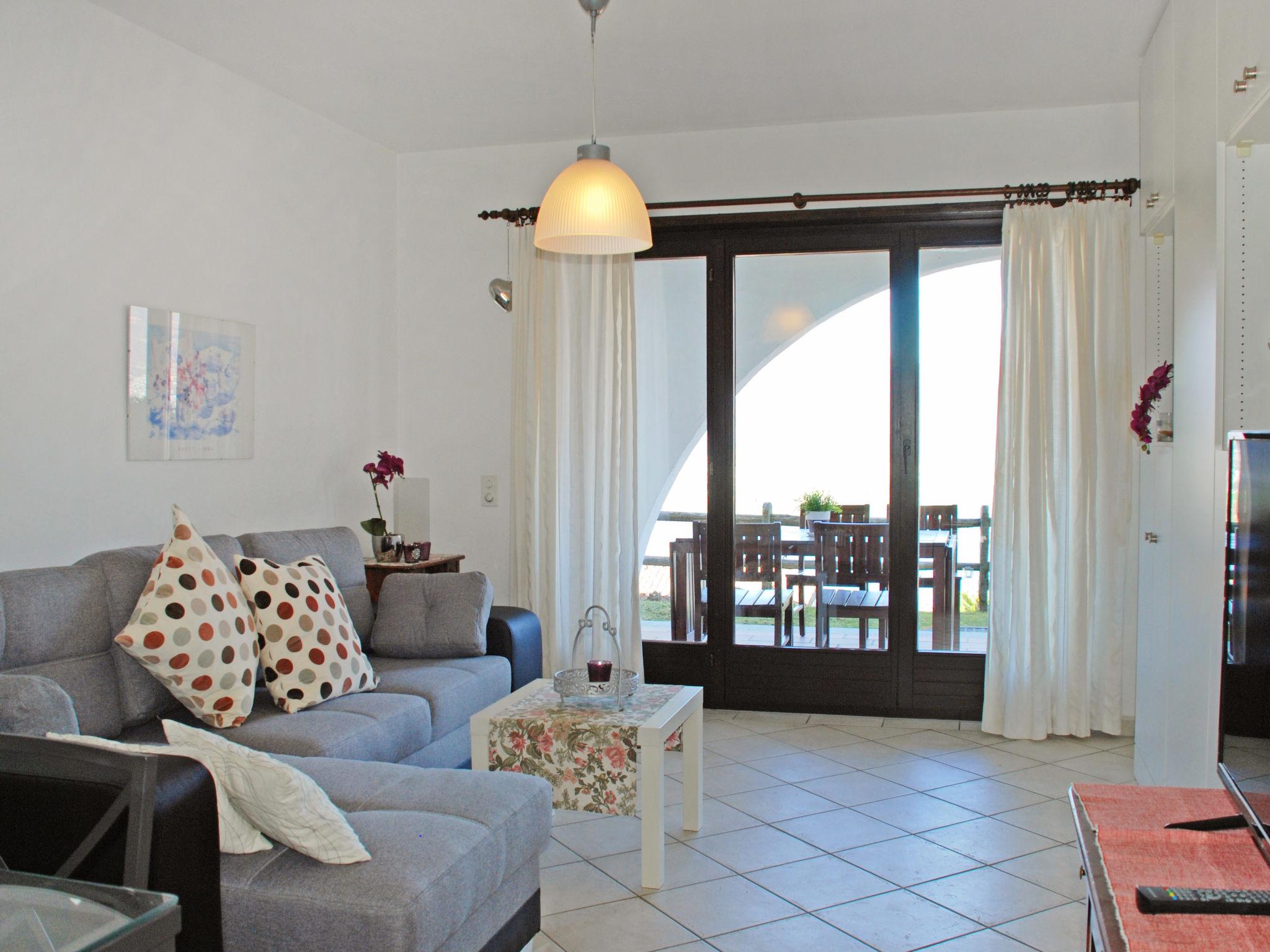 Foto 3 - Apartment mit 1 Schlafzimmer in Gambarogno mit schwimmbad und garten
