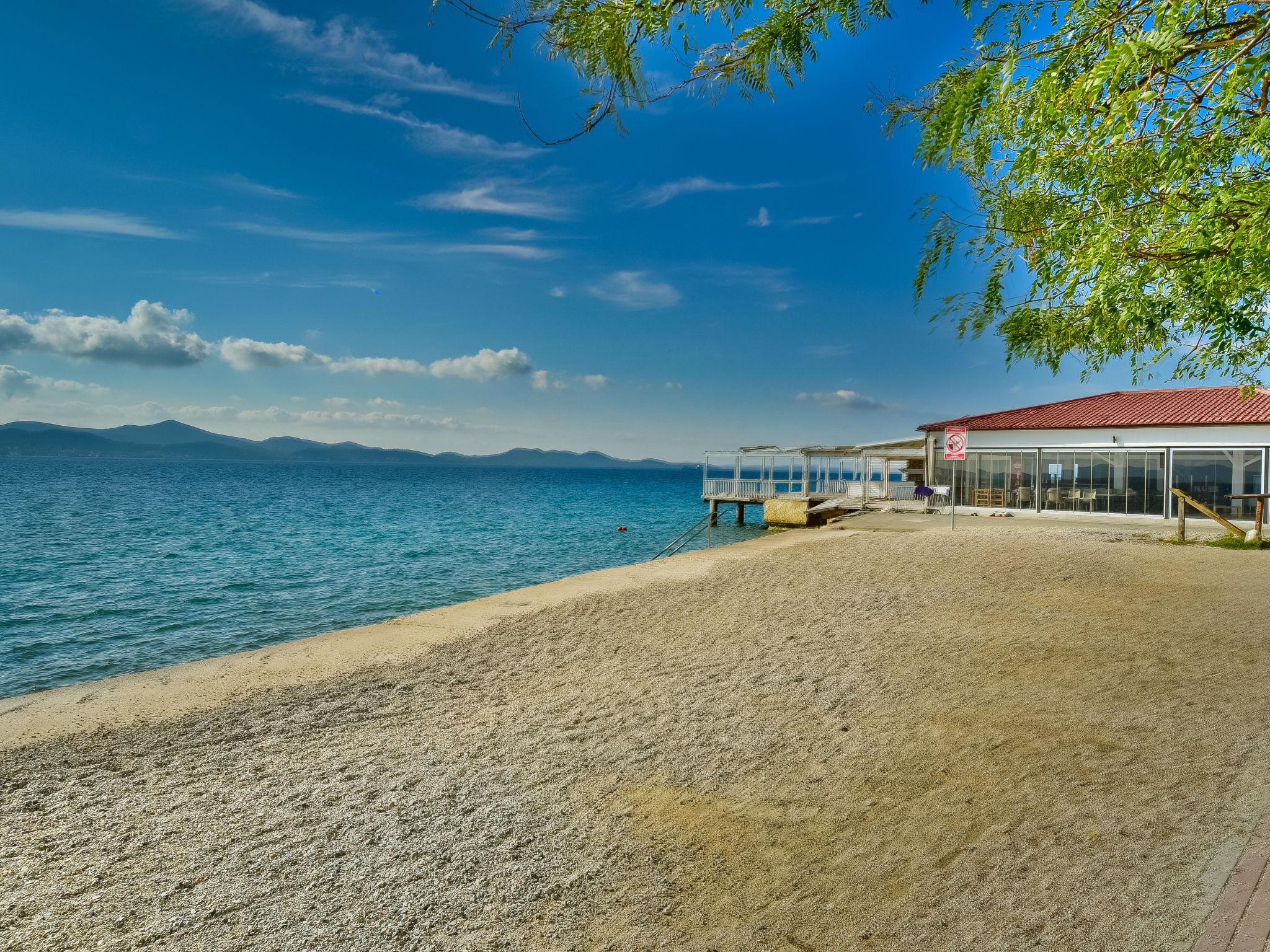 Foto 38 - Haus mit 5 Schlafzimmern in Poličnik mit privater pool und blick aufs meer