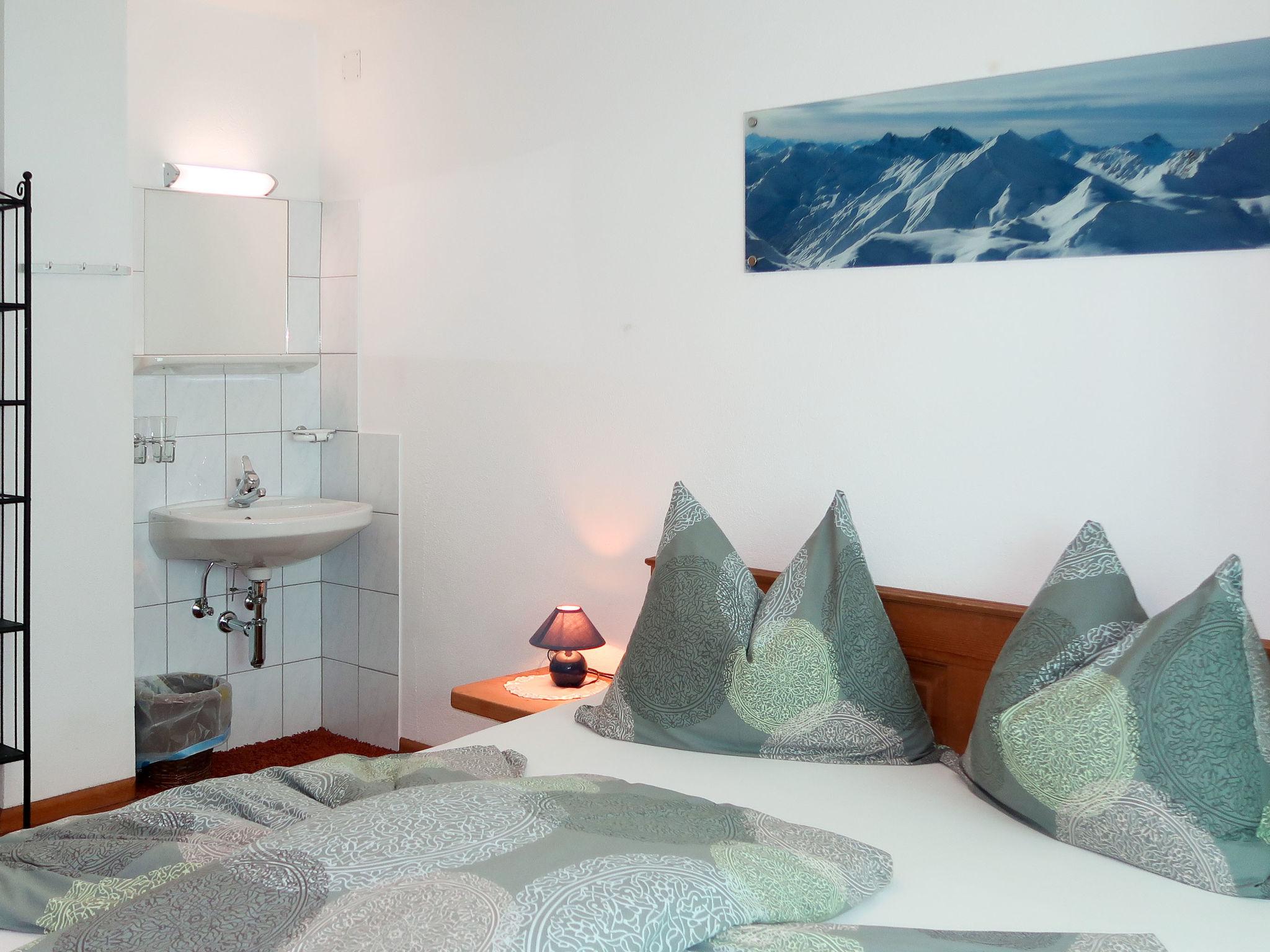 Foto 11 - Appartamento con 3 camere da letto a Prutz con giardino e vista sulle montagne