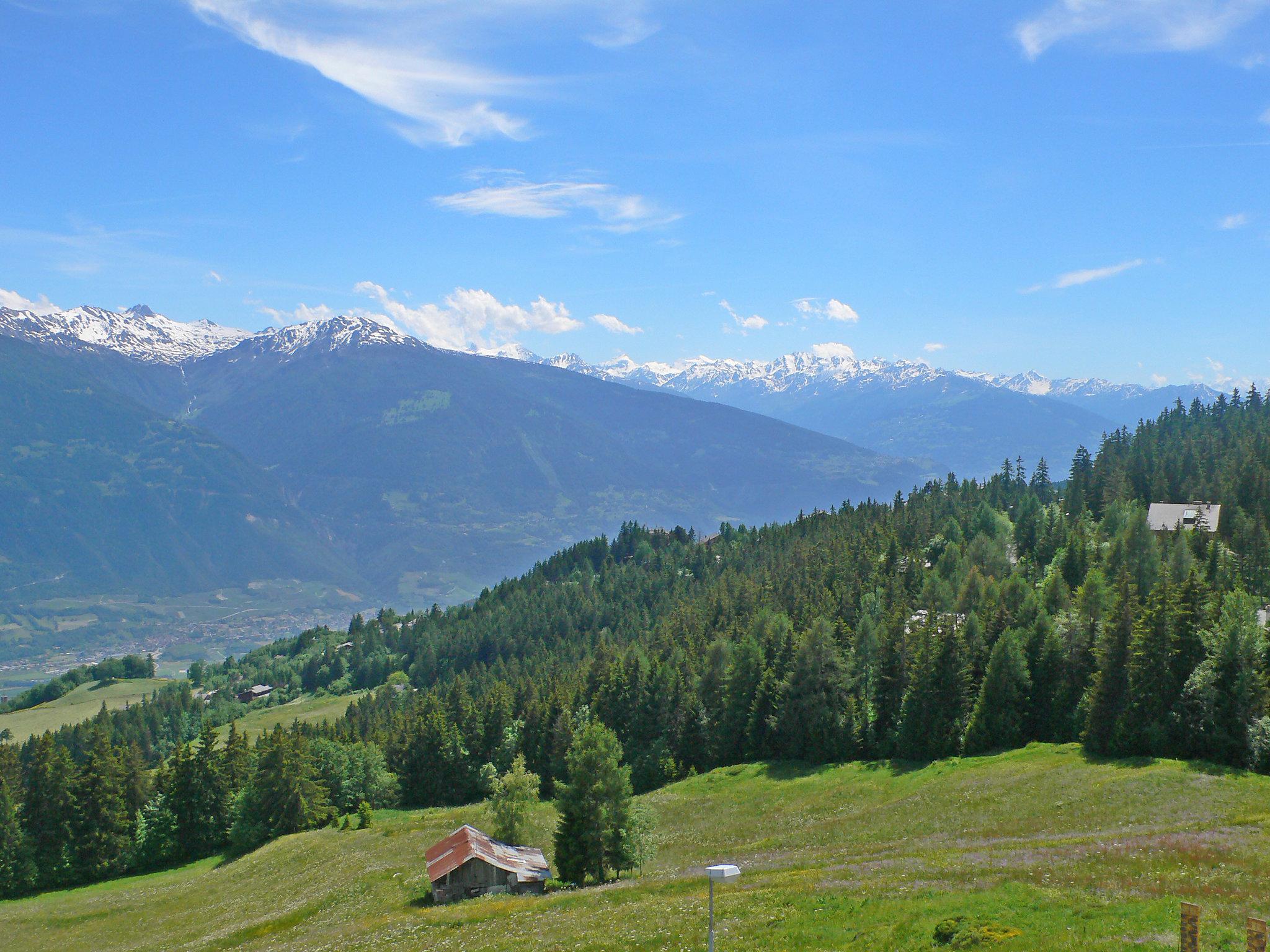 Foto 15 - Apartment mit 1 Schlafzimmer in Crans-Montana mit blick auf die berge