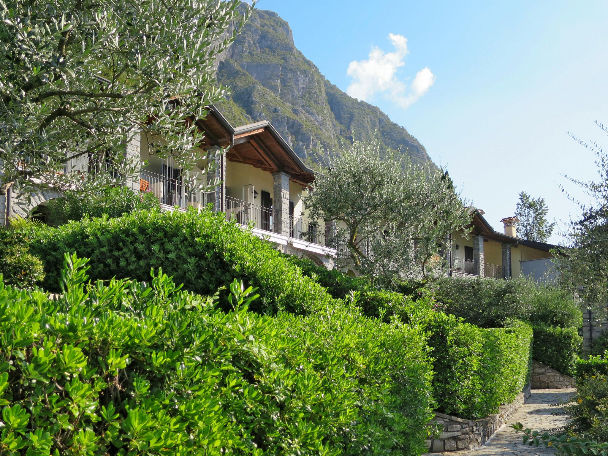 Foto 32 - Apartamento de 2 quartos em Valsolda com piscina e vista para a montanha