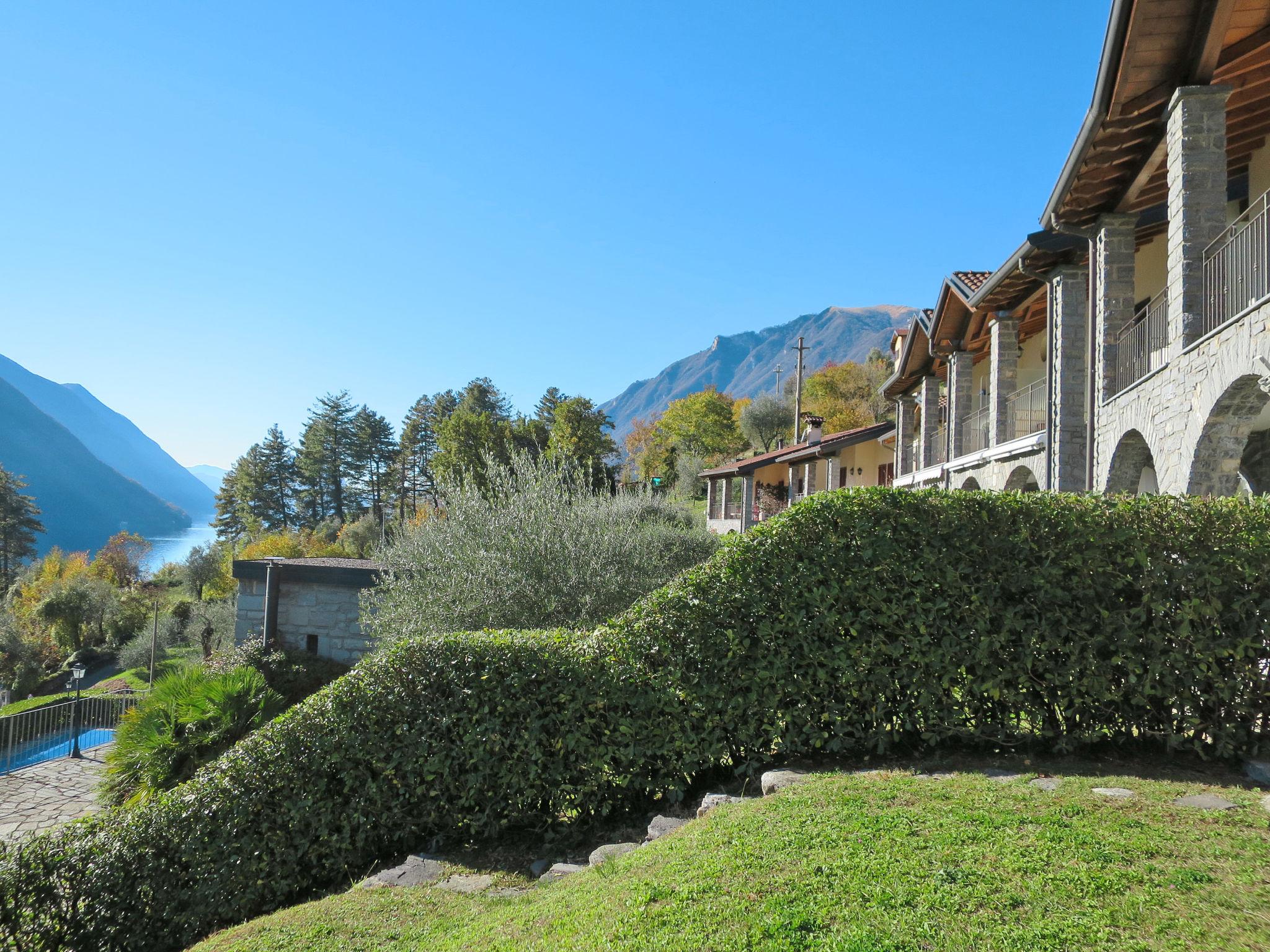 Foto 5 - Apartamento de 2 habitaciones en Valsolda con piscina y vistas a la montaña