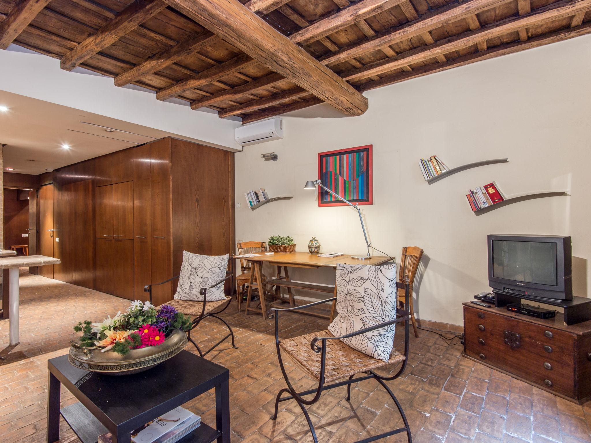 Photo 6 - 2 bedroom Apartment in Rome with garden