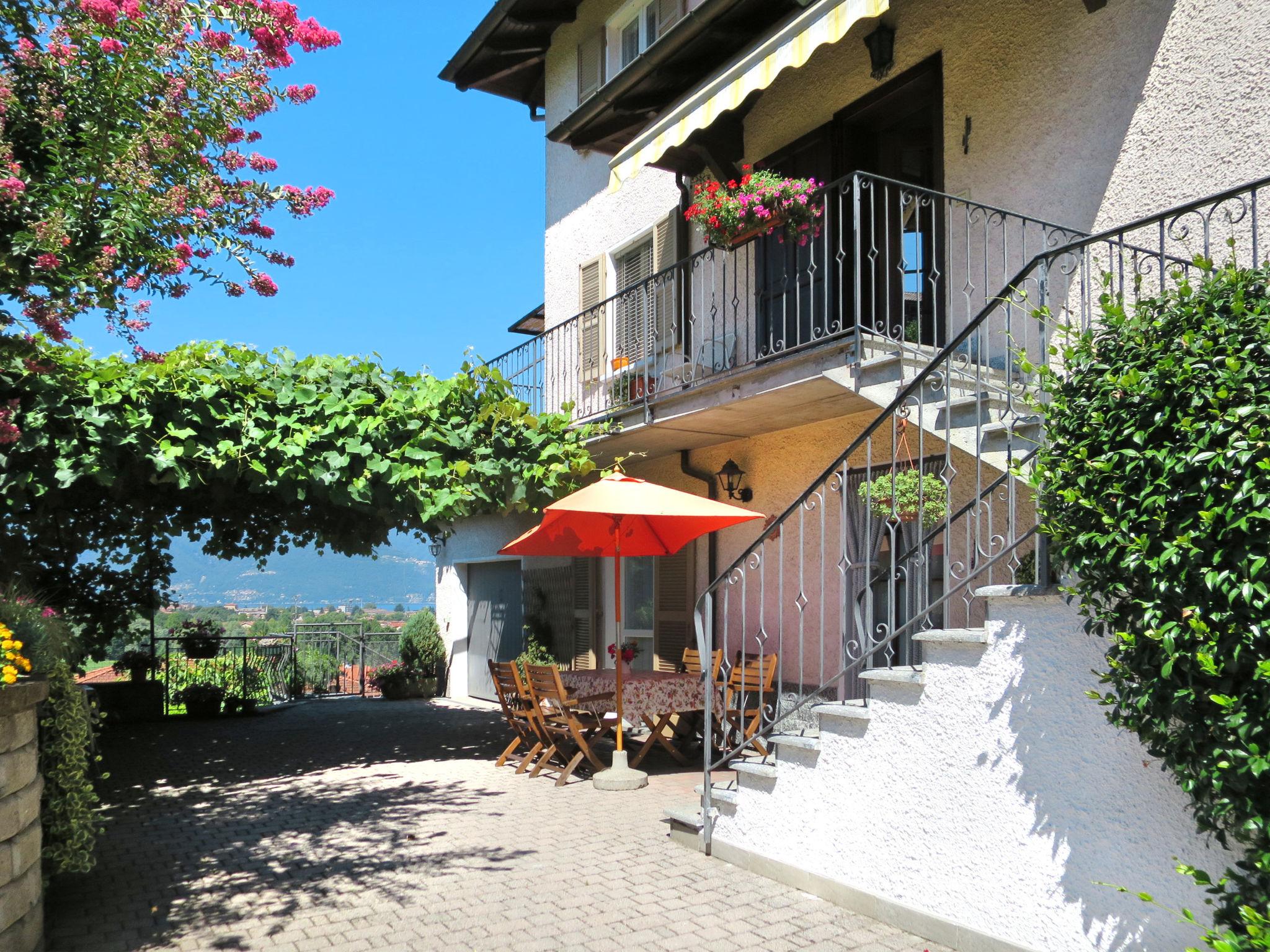 Photo 1 - Appartement de 2 chambres à Luino avec terrasse et vues sur la montagne