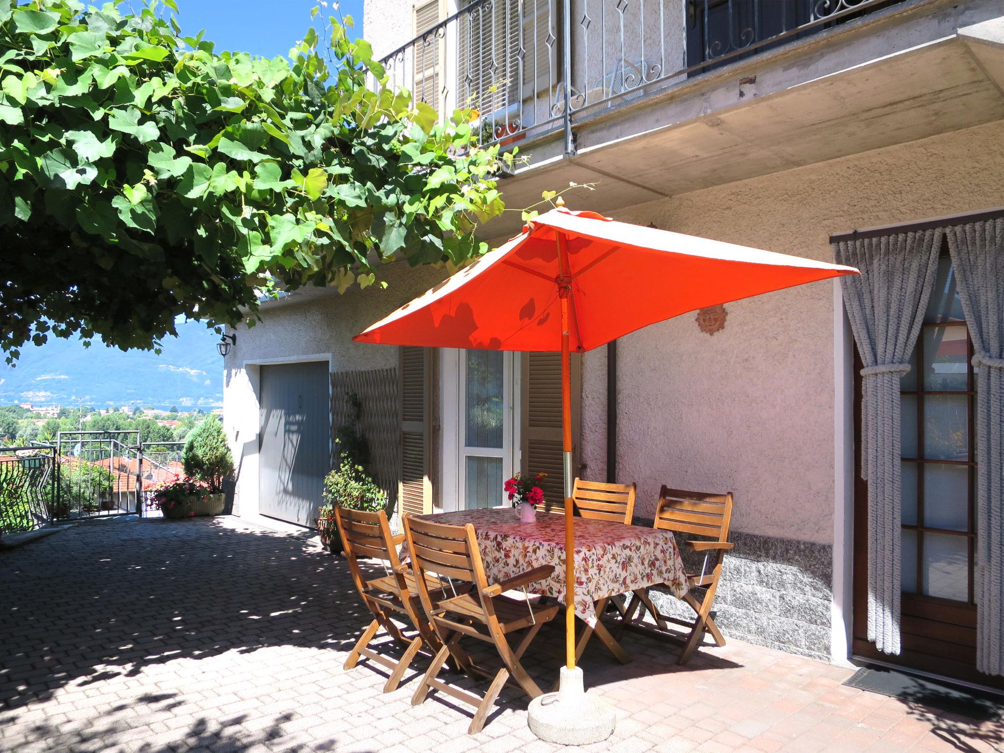 Foto 2 - Apartamento de 2 habitaciones en Luino con terraza y vistas a la montaña