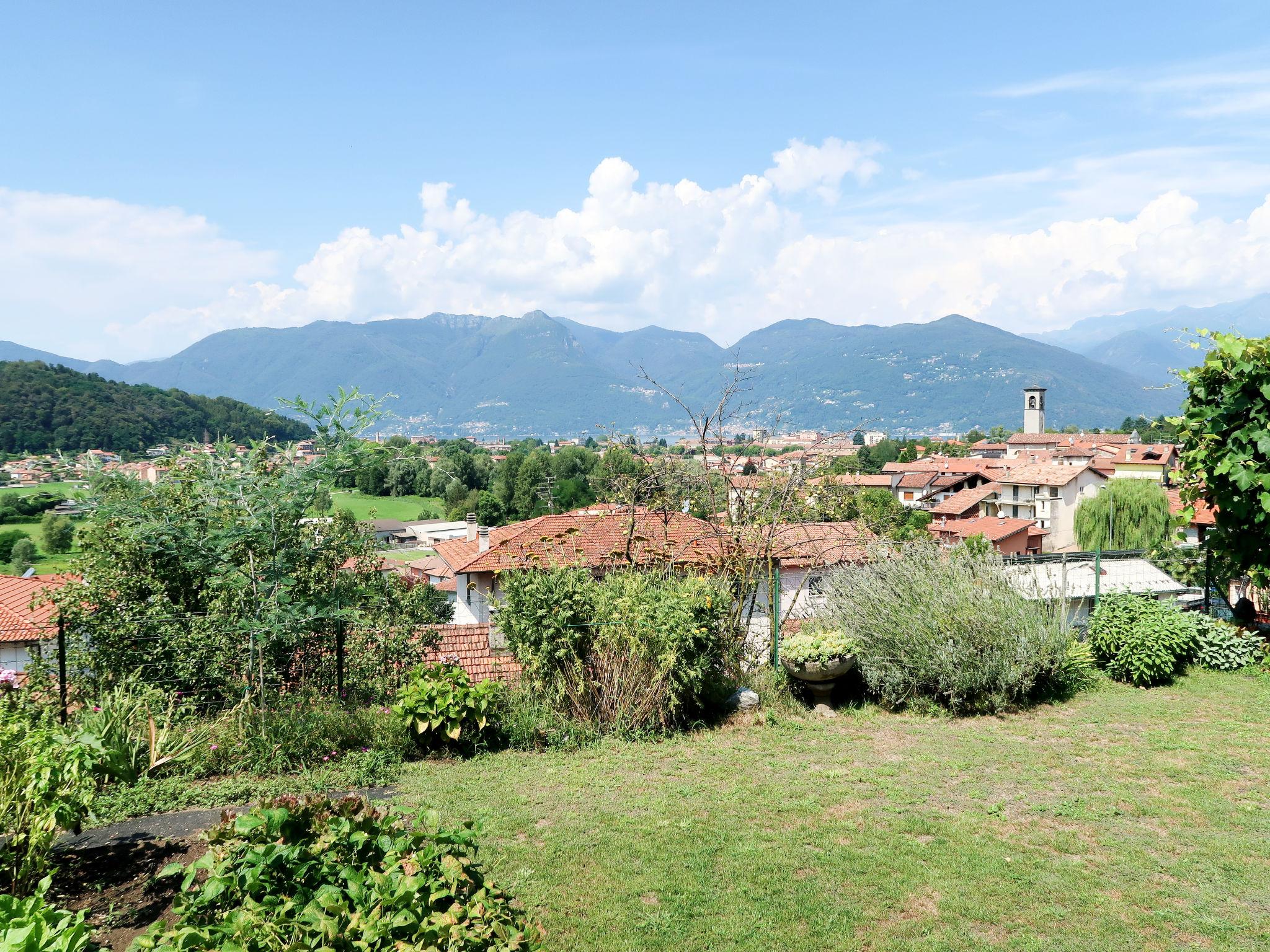 Foto 25 - Apartamento de 2 habitaciones en Luino con terraza y vistas a la montaña