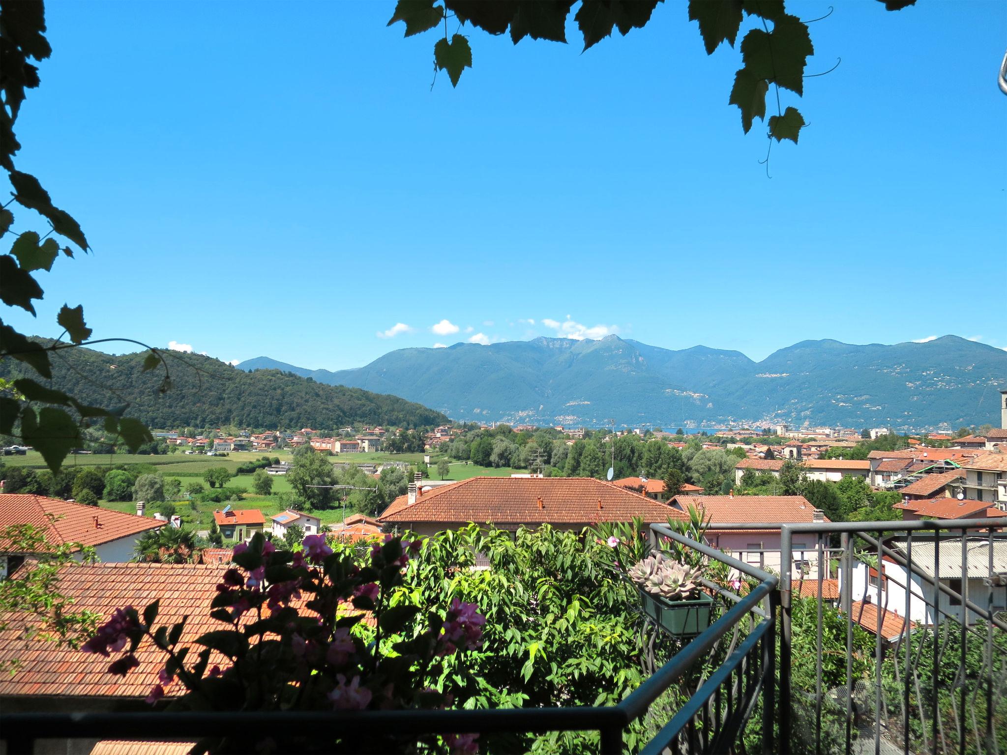 Foto 3 - Appartamento con 2 camere da letto a Luino con terrazza