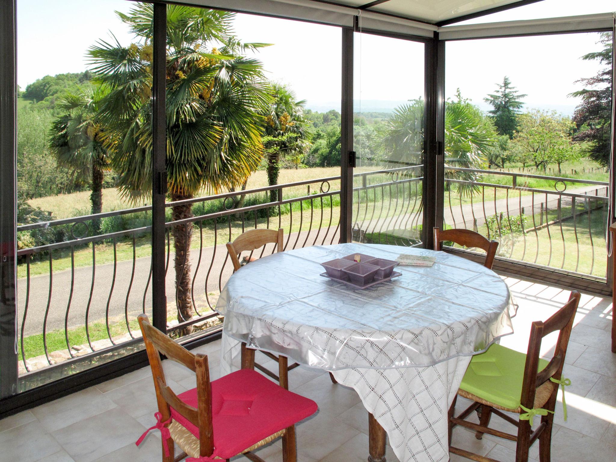 Photo 2 - Maison de 3 chambres à Altillac avec jardin et terrasse