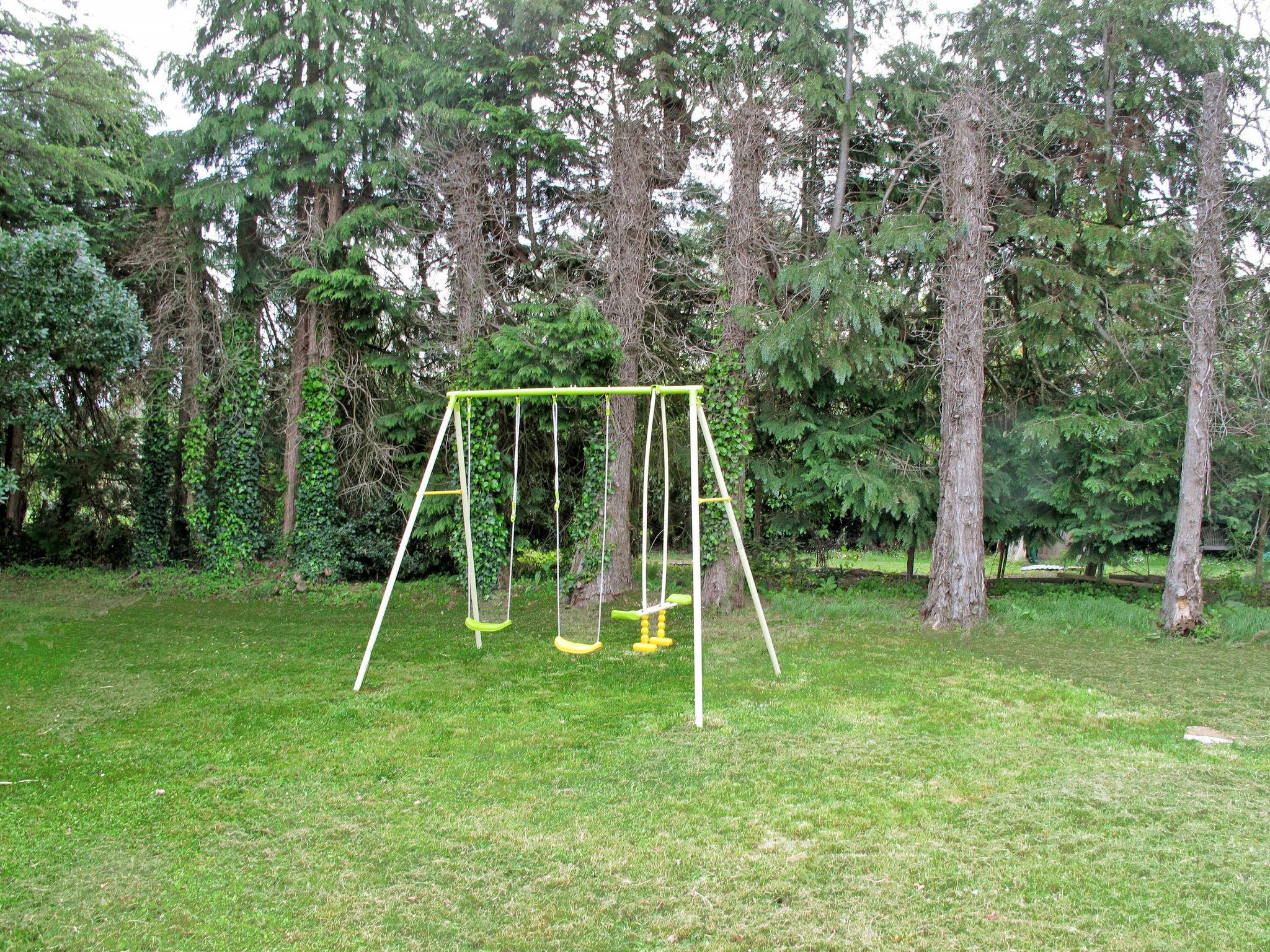 Photo 12 - Maison de 3 chambres à Altillac avec jardin et terrasse