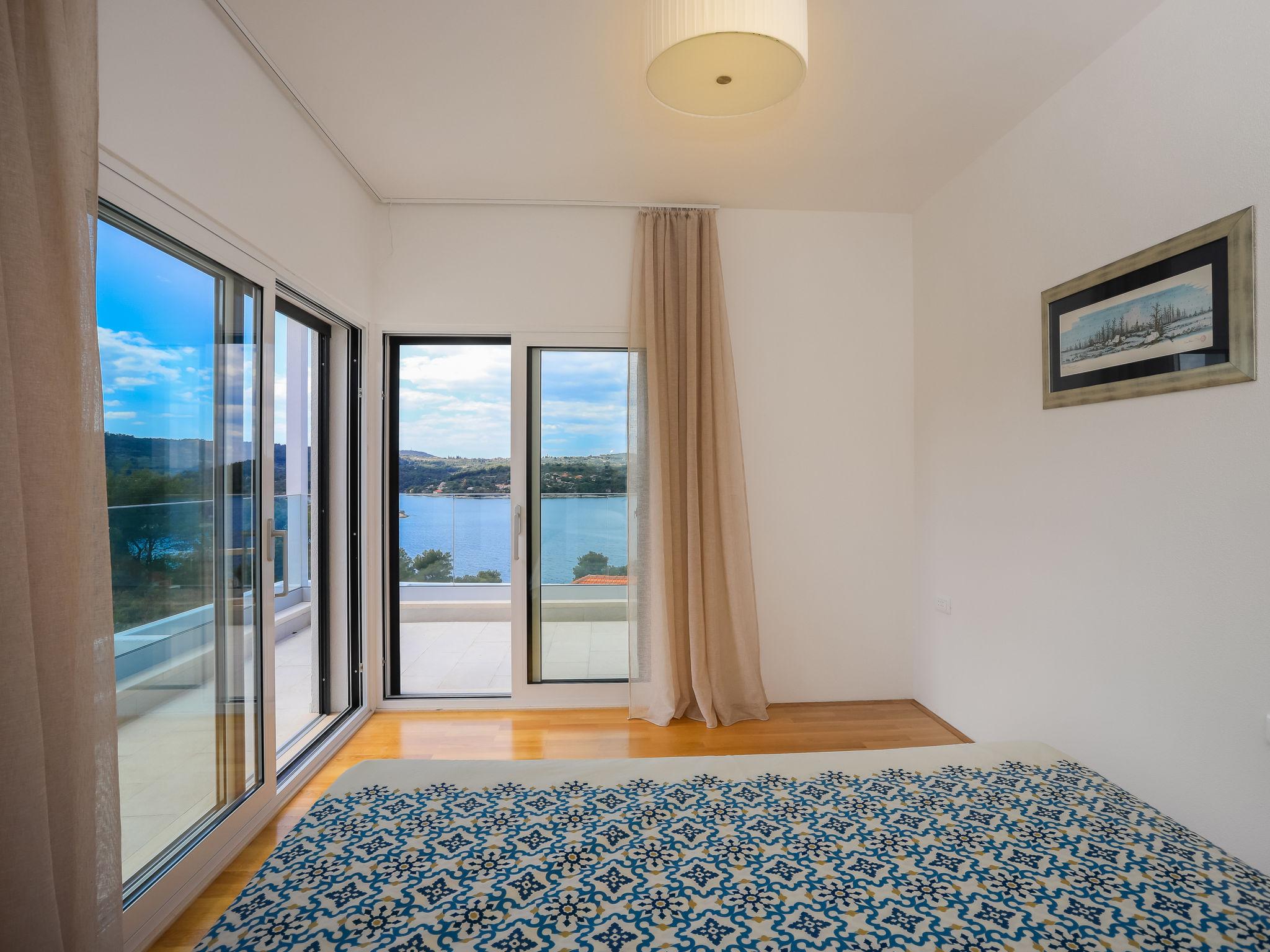 Foto 12 - Casa de 4 quartos em Šolta com piscina privada e vistas do mar