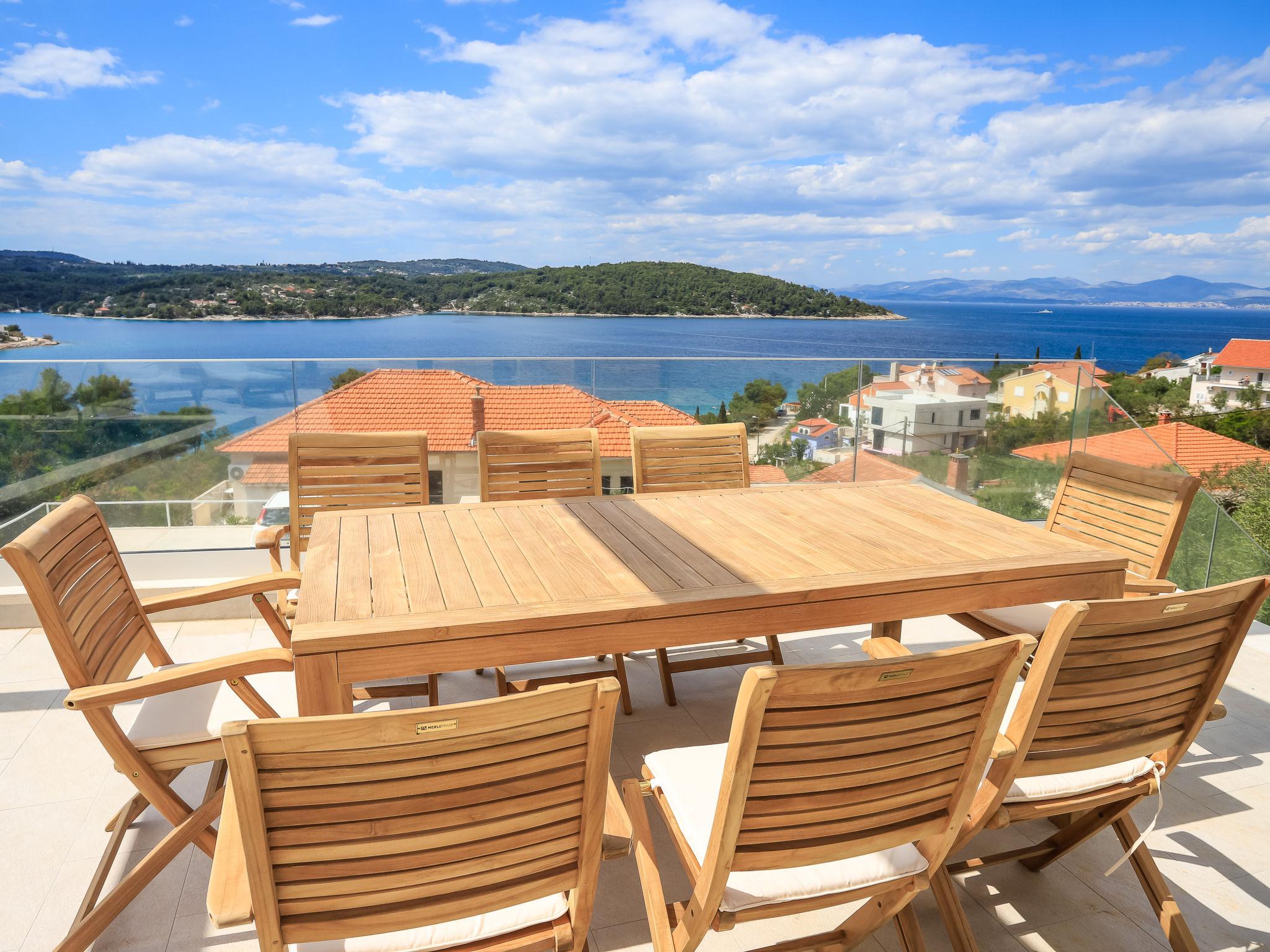 Foto 4 - Casa de 4 habitaciones en Šolta con piscina privada y vistas al mar