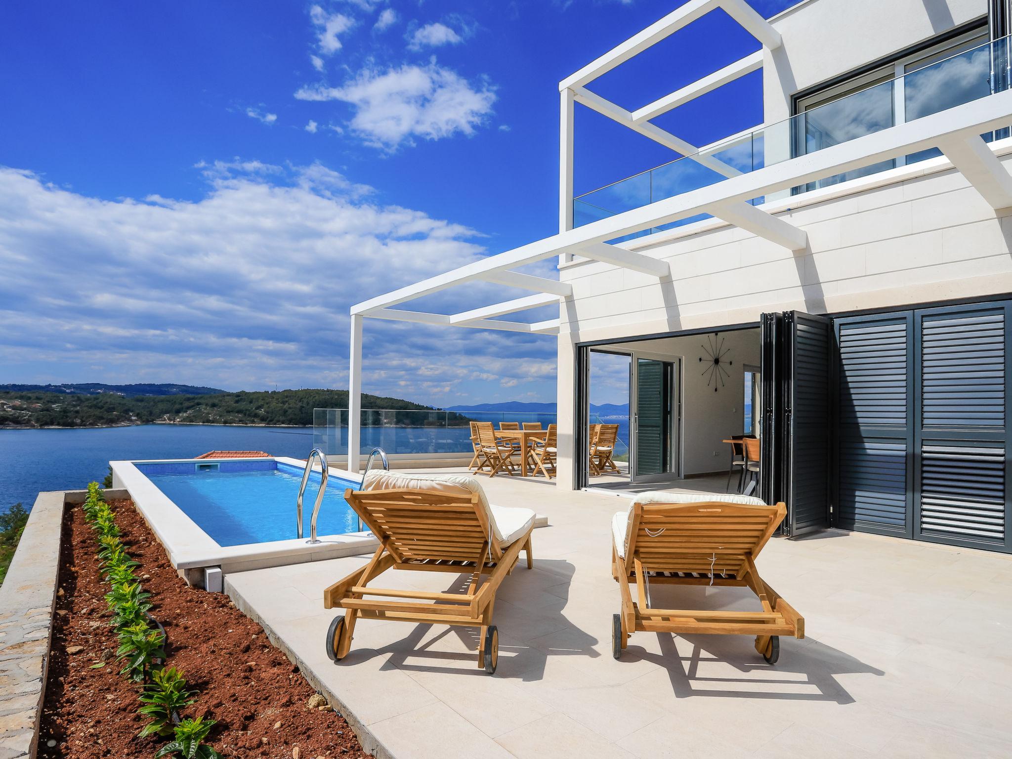 Photo 1 - Maison de 4 chambres à Šolta avec piscine privée et vues à la mer