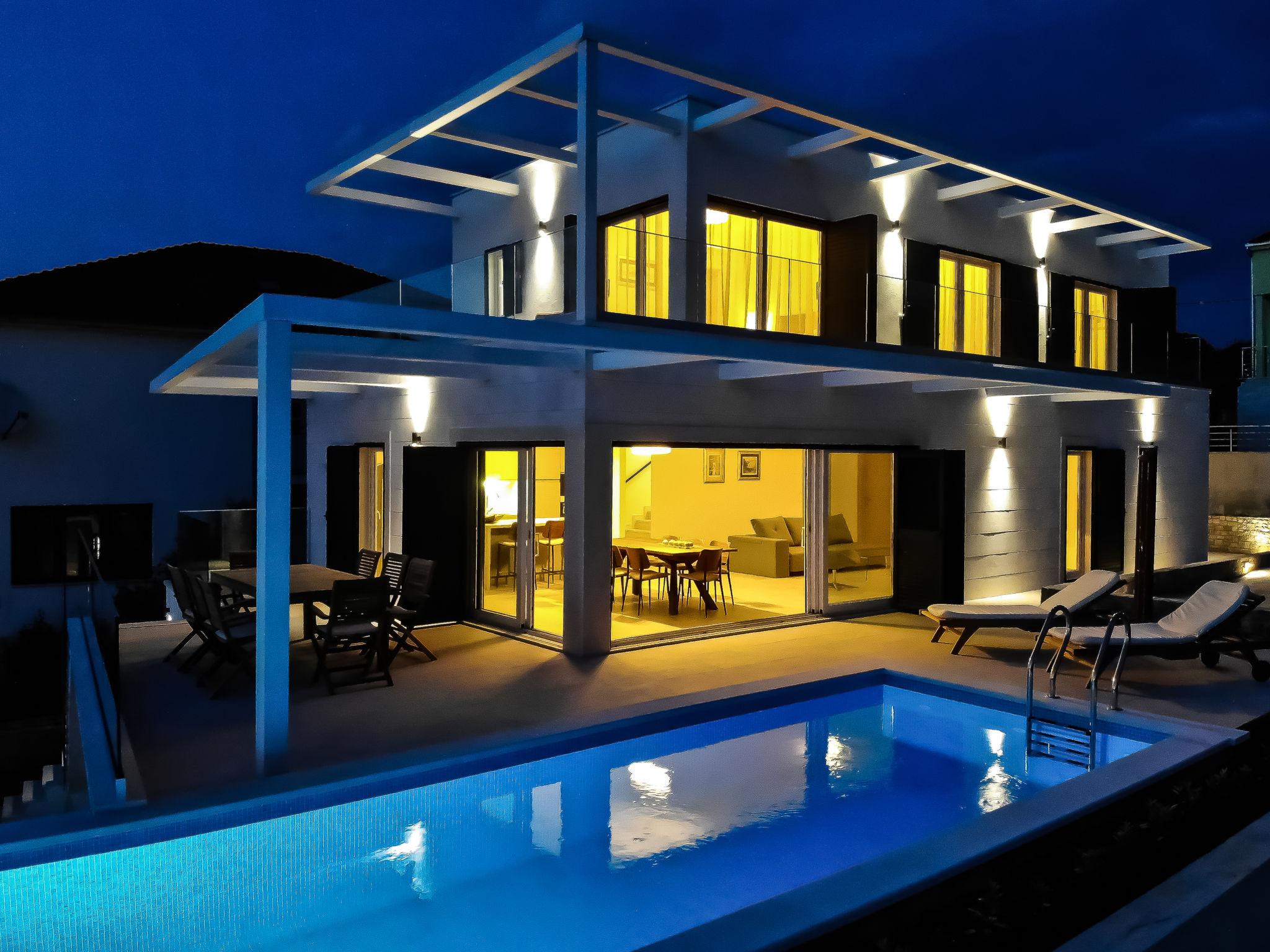 Foto 3 - Casa de 4 quartos em Šolta com piscina privada e vistas do mar