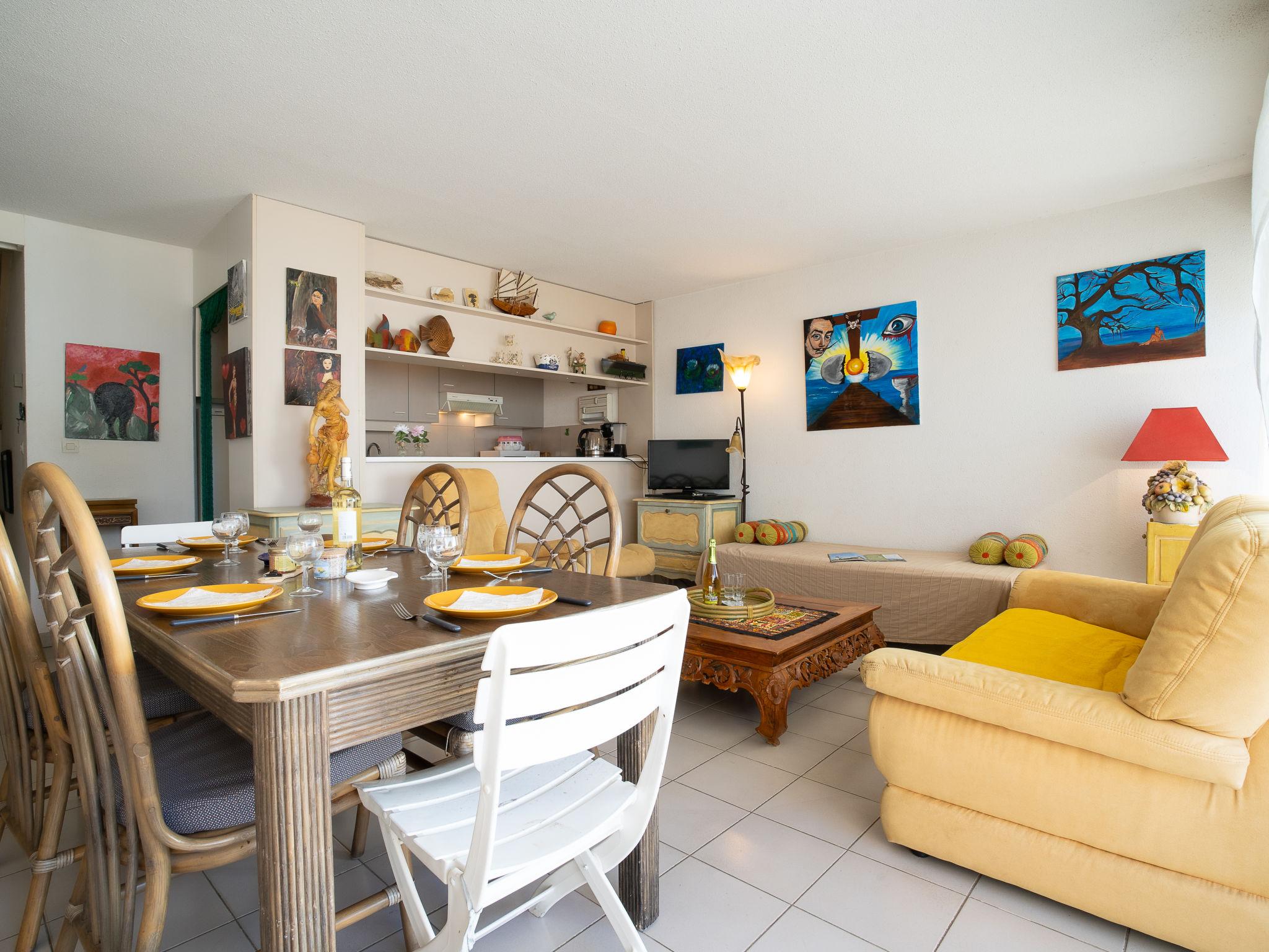 Photo 2 - 2 bedroom Apartment in Le Grau-du-Roi with swimming pool and terrace