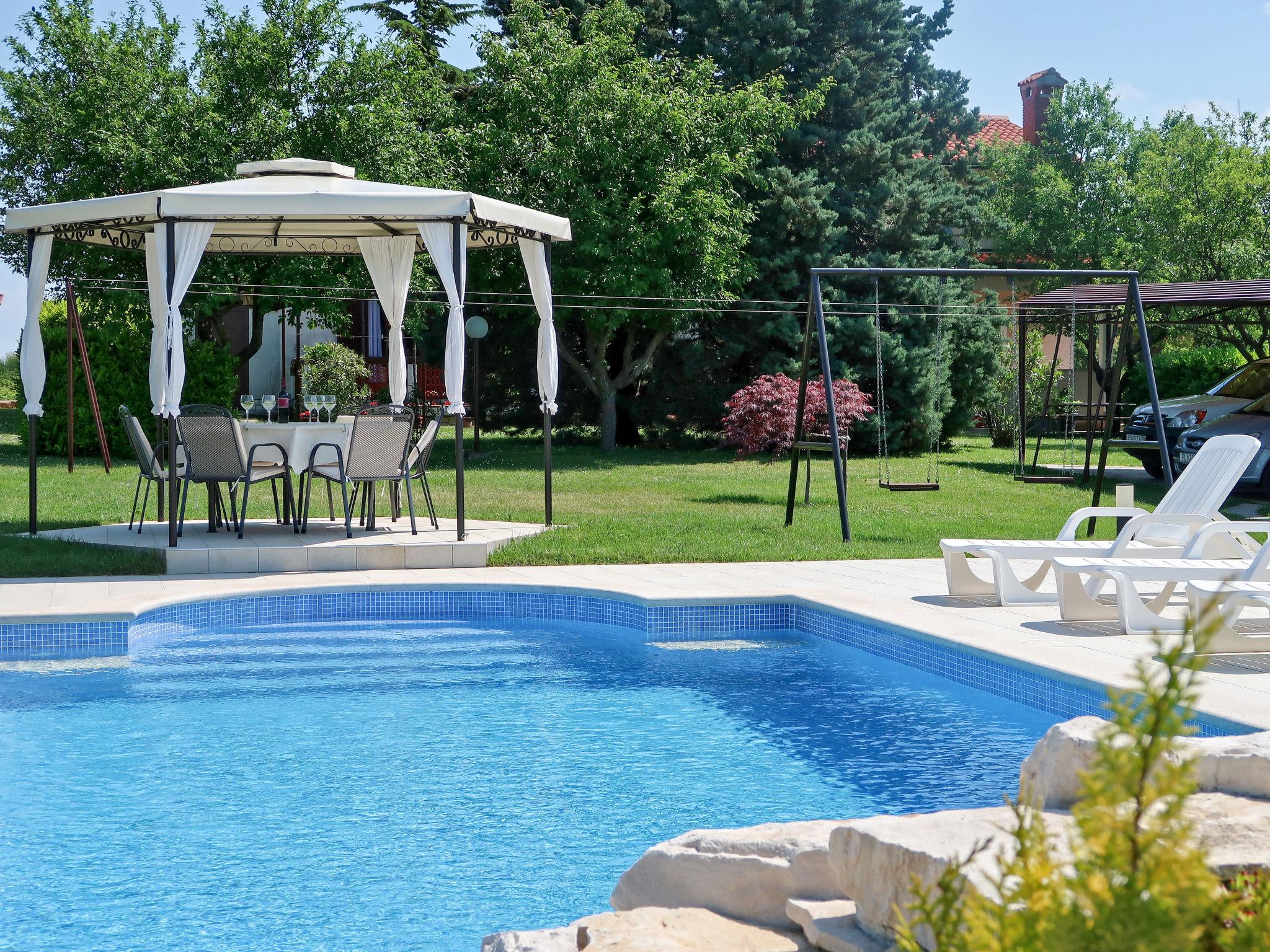 Photo 1 - Maison de 2 chambres à Labin avec piscine privée et jardin