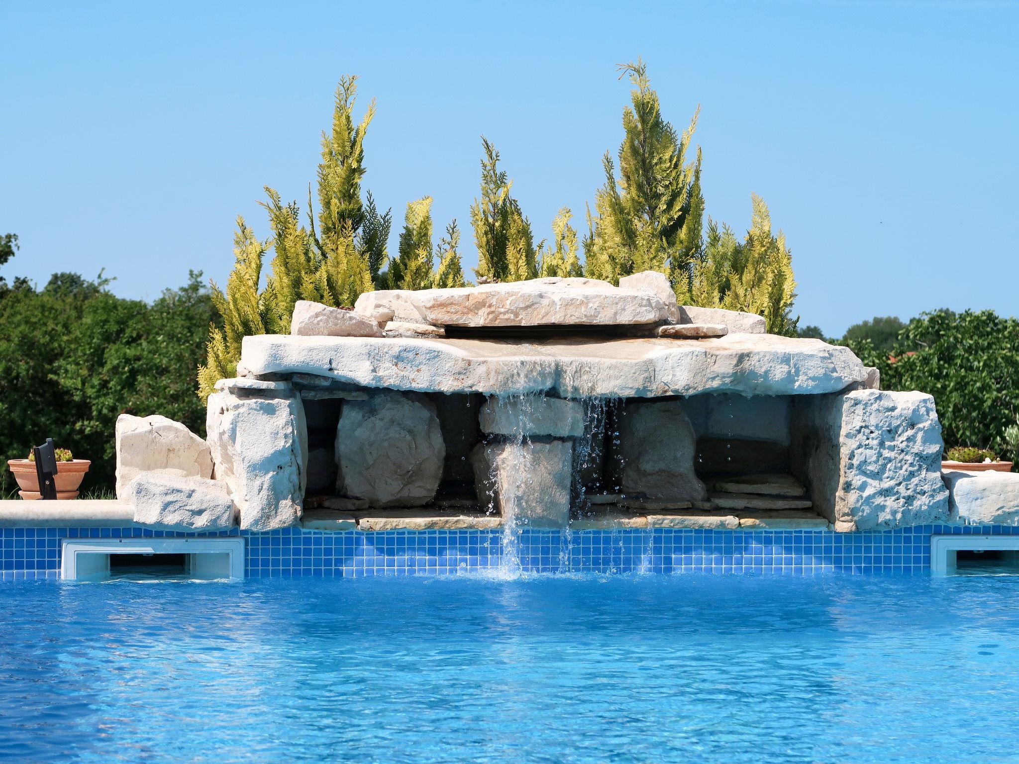 Photo 11 - Maison de 2 chambres à Labin avec piscine privée et jardin