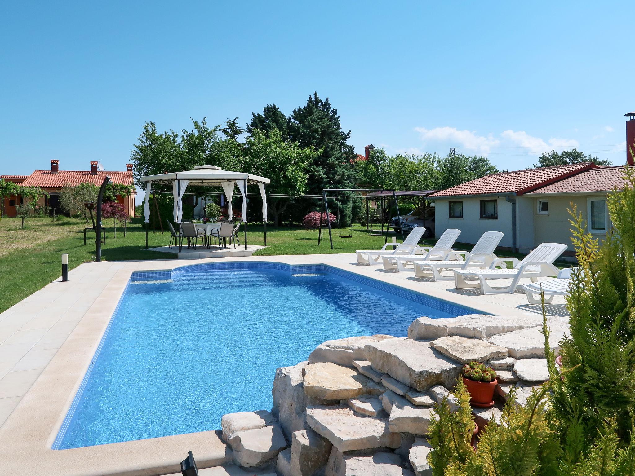 Foto 3 - Casa con 2 camere da letto a Labin con piscina privata e vista mare