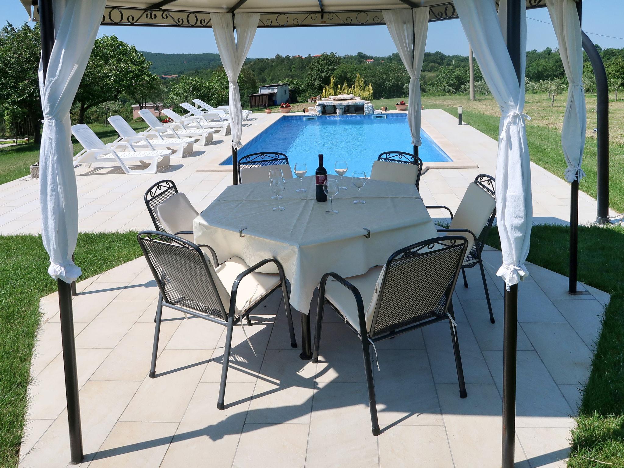 Photo 2 - Maison de 2 chambres à Labin avec piscine privée et vues à la mer