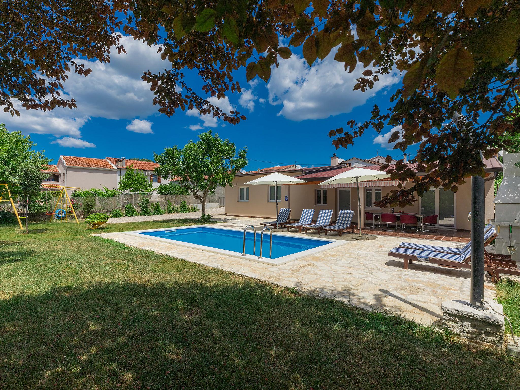 Foto 39 - Casa con 3 camere da letto a Sveti Petar u Šumi con piscina privata e vista mare