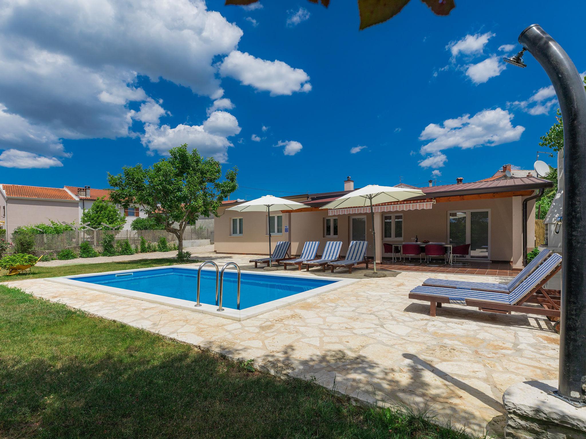 Foto 31 - Casa de 3 quartos em Sveti Petar u Šumi com piscina privada e vistas do mar