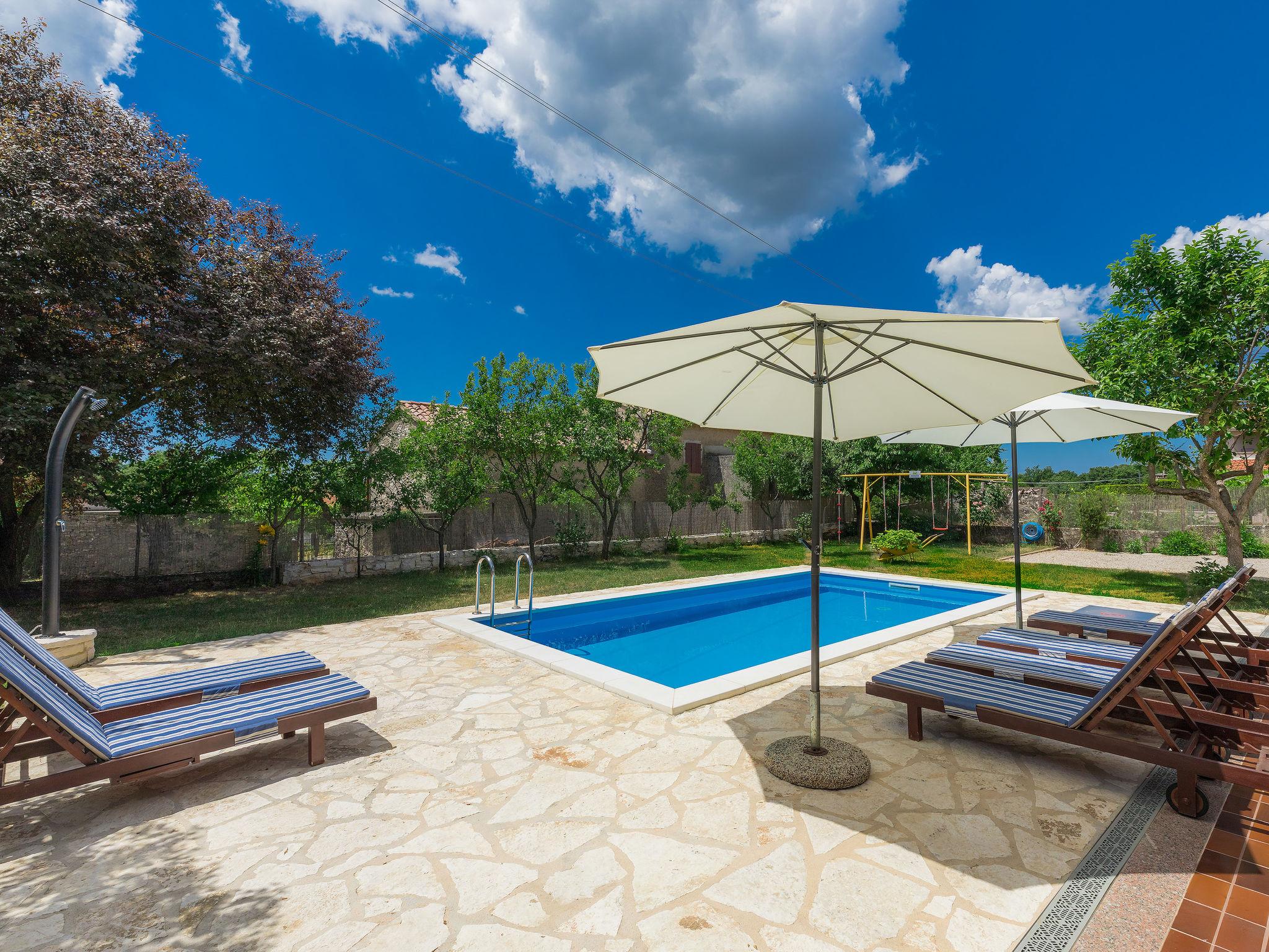 Foto 6 - Casa de 3 quartos em Sveti Petar u Šumi com piscina privada e vistas do mar