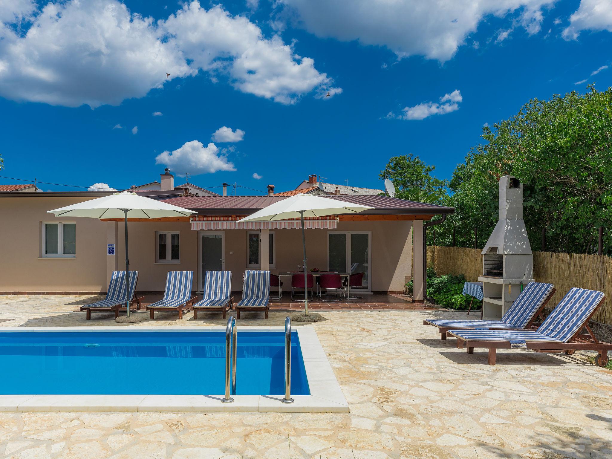Foto 32 - Casa de 3 quartos em Sveti Petar u Šumi com piscina privada e vistas do mar