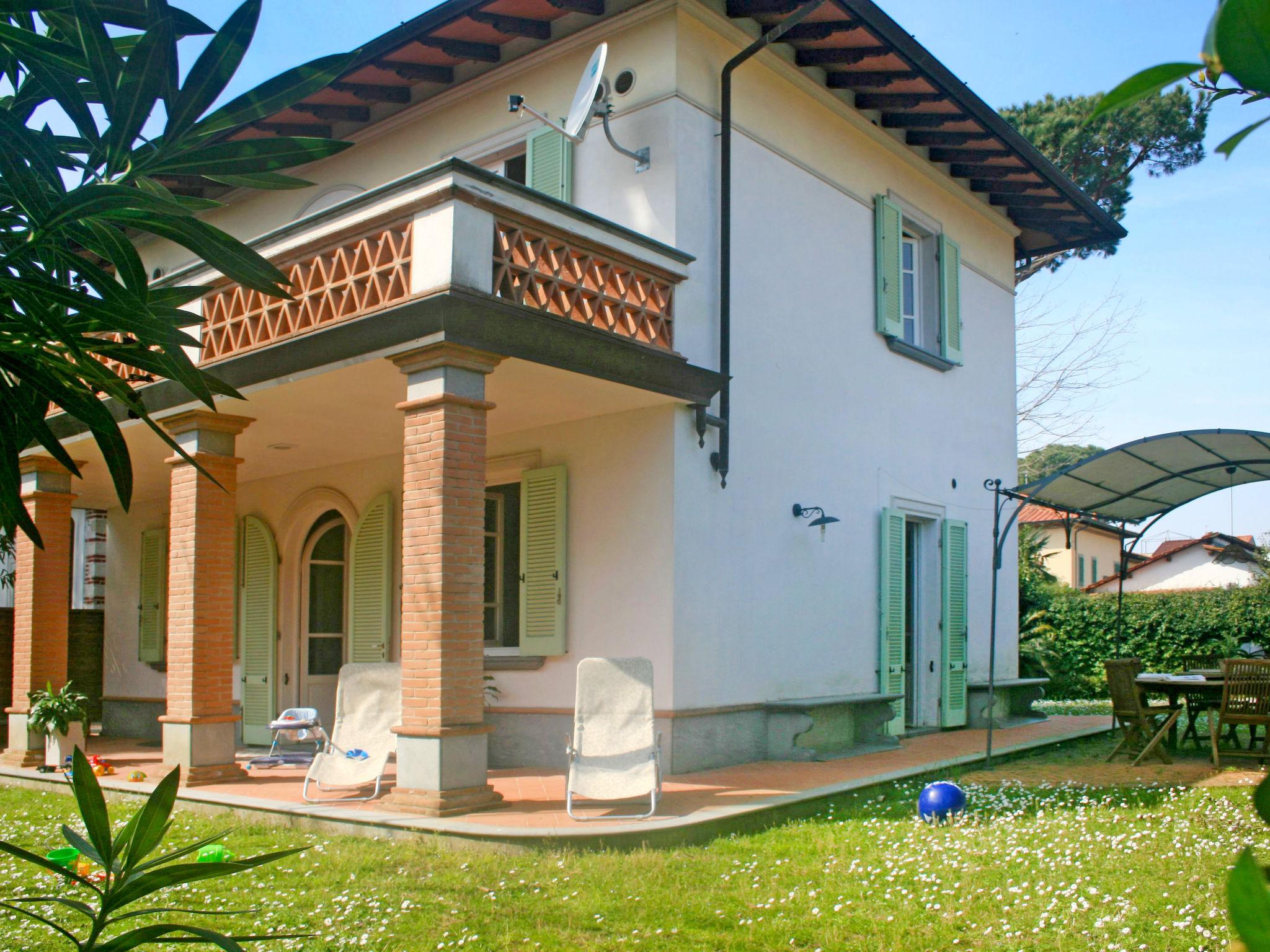 Photo 1 - Maison de 3 chambres à Forte dei Marmi avec jardin et vues à la mer