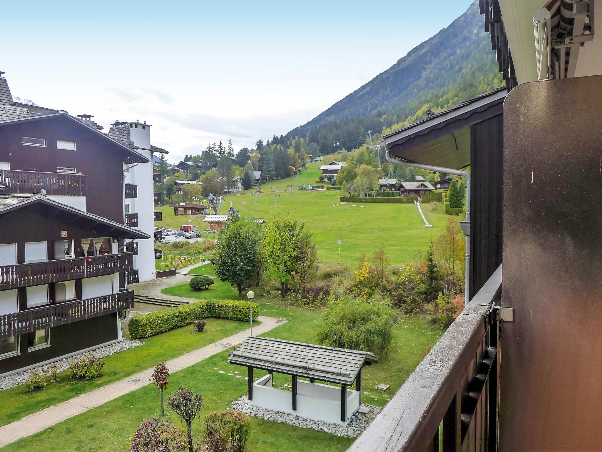 Foto 15 - Appartamento con 1 camera da letto a Chamonix-Mont-Blanc con vista sulle montagne