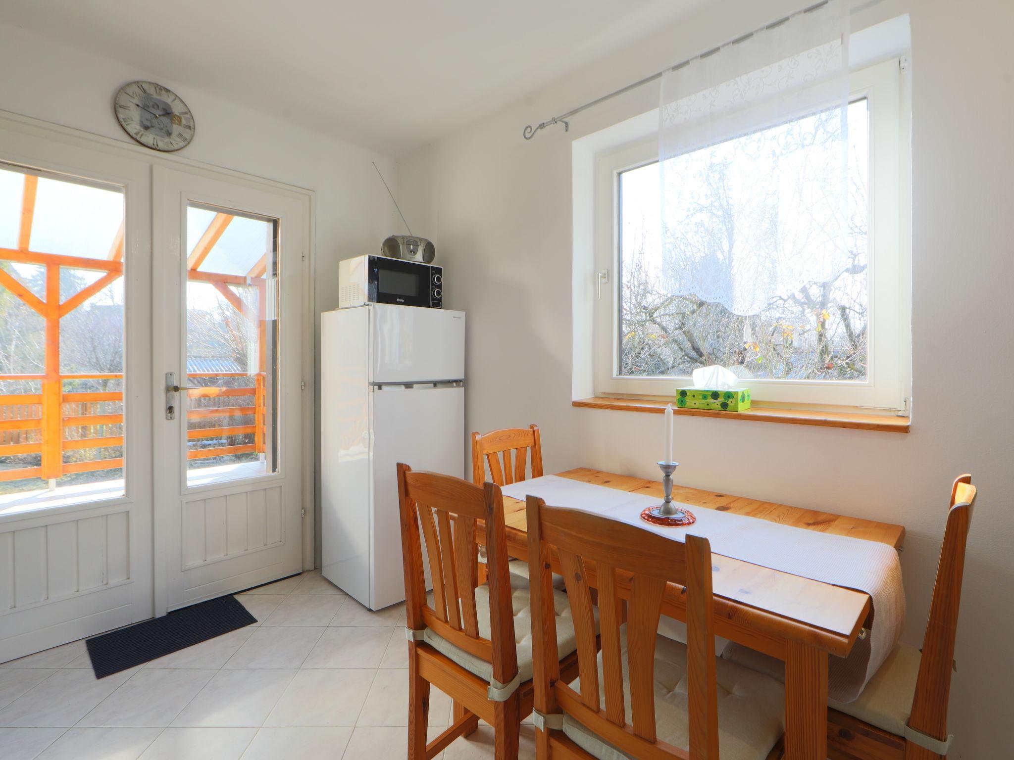 Photo 10 - Maison de 4 chambres à Balatonkenese avec piscine privée et vues sur la montagne